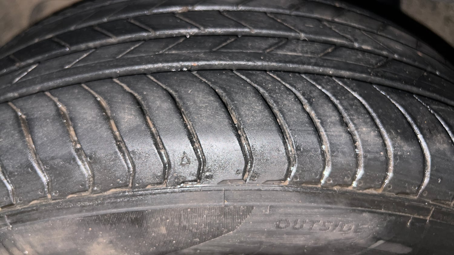 Used 2025 Tata Nexon Fearless Plus (PS) 1.2 Petrol DCA Dual Tone Petrol Automatic tyres LEFT FRONT TYRE TREAD VIEW
