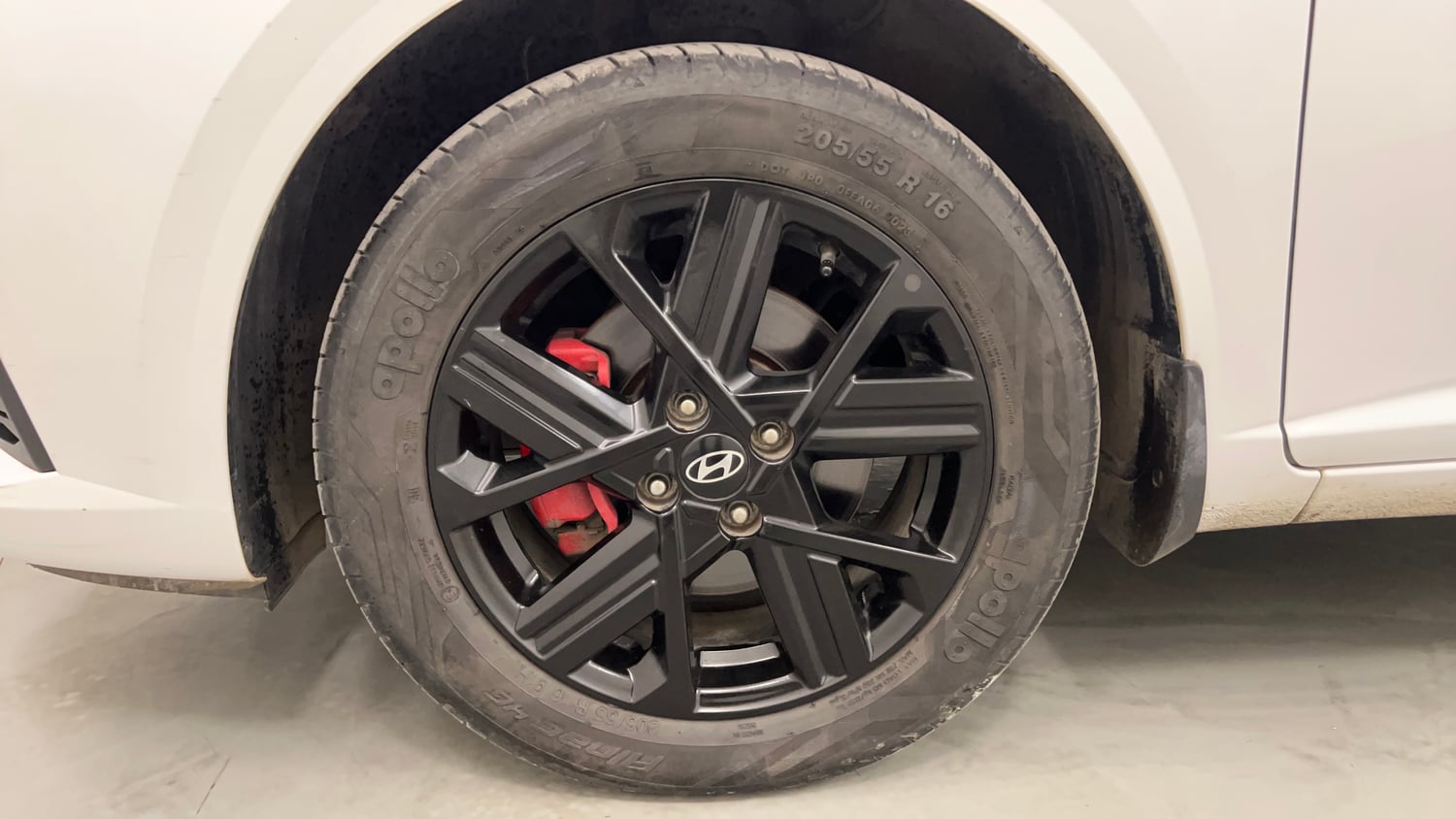 Used 2023 Hyundai Verna SX (O) 1.5 Turbo Petrol MT Petrol Manual tyres LEFT FRONT TYRE RIM VIEW