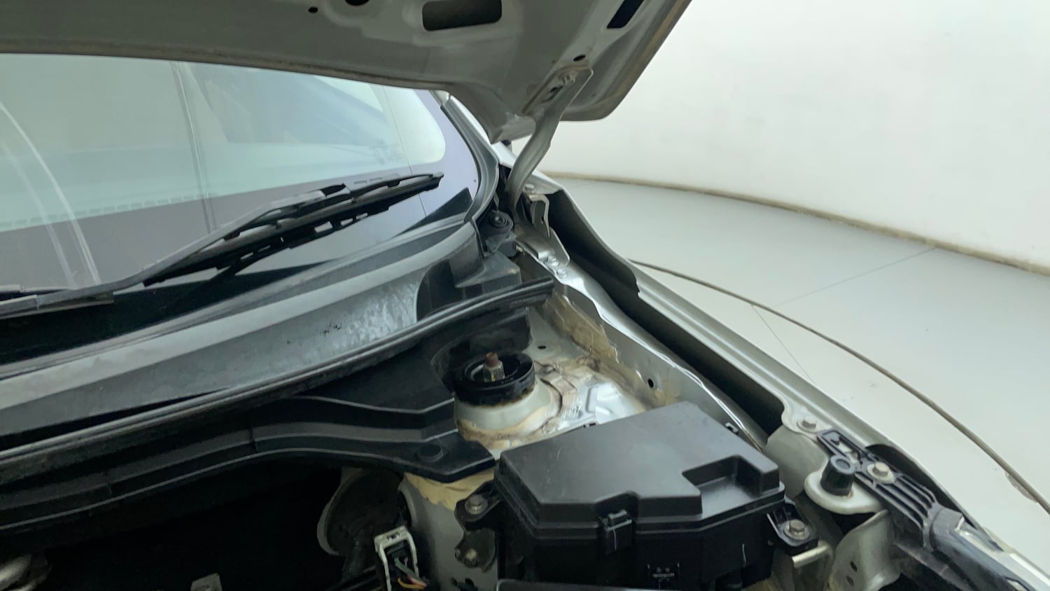 Used 2018 Honda Amaze 1.2 S MT Petrol Petrol Manual engine ENGINE LEFT SIDE HINGE & APRON VIEW