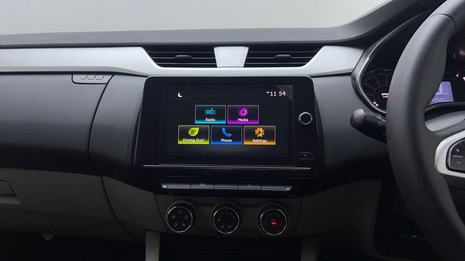 Used 2021 Renault Triber RXZ EASY-R AMT Petrol Automatic top_features Touch screen infotainment system