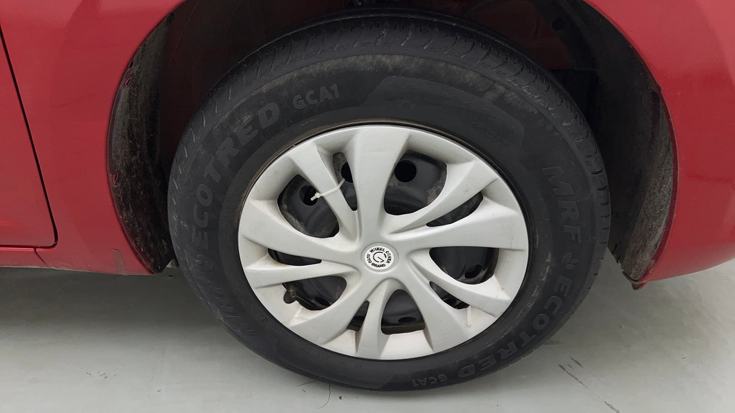 Used 2024 Maruti Suzuki Swift VXi (O) Petrol Manual tyres RIGHT FRONT TYRE RIM VIEW