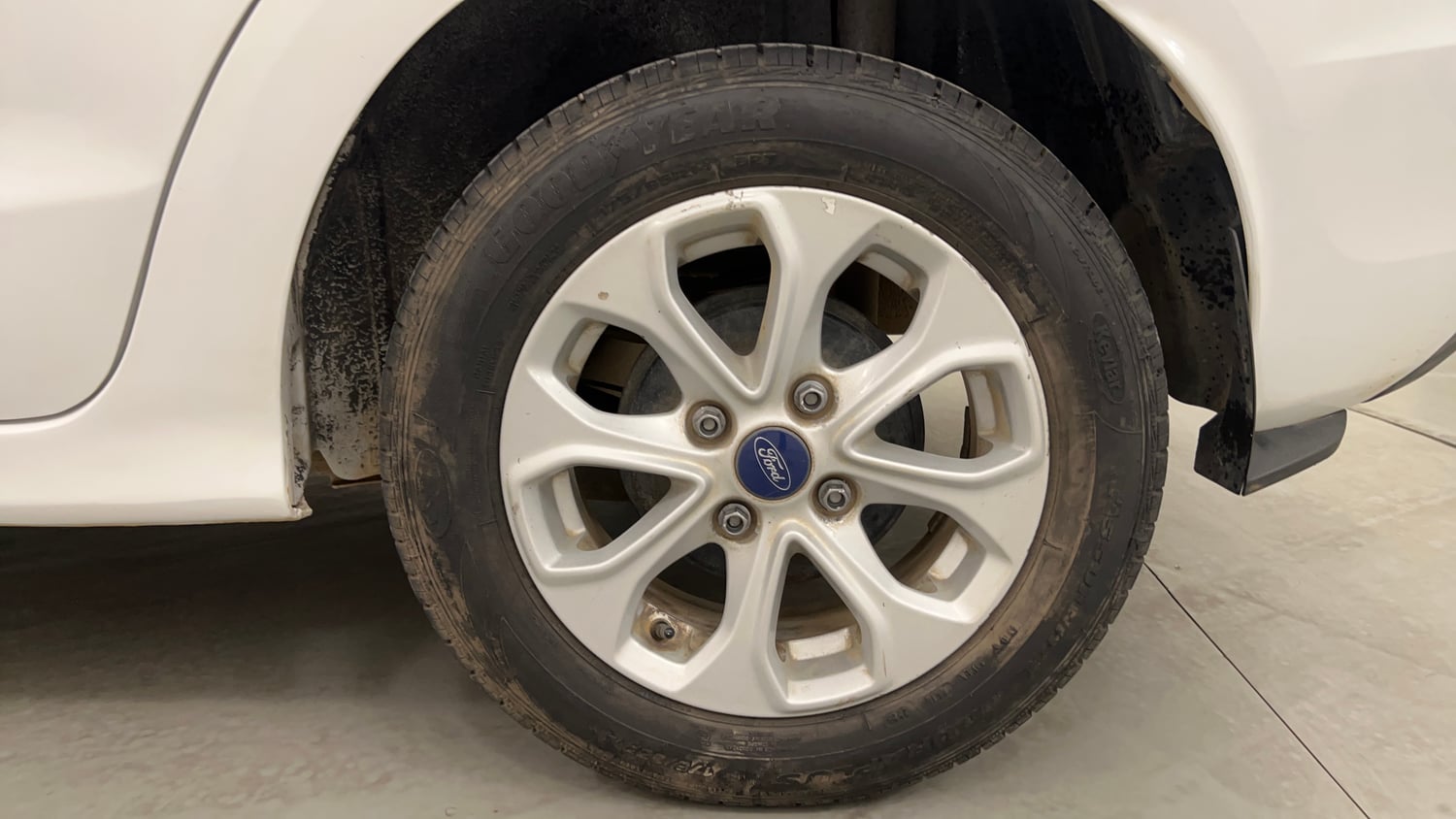 Used 2016 Ford Figo Aspire Titanium 1.2 Ti-VCT Petrol Manual tyres LEFT REAR TYRE RIM VIEW