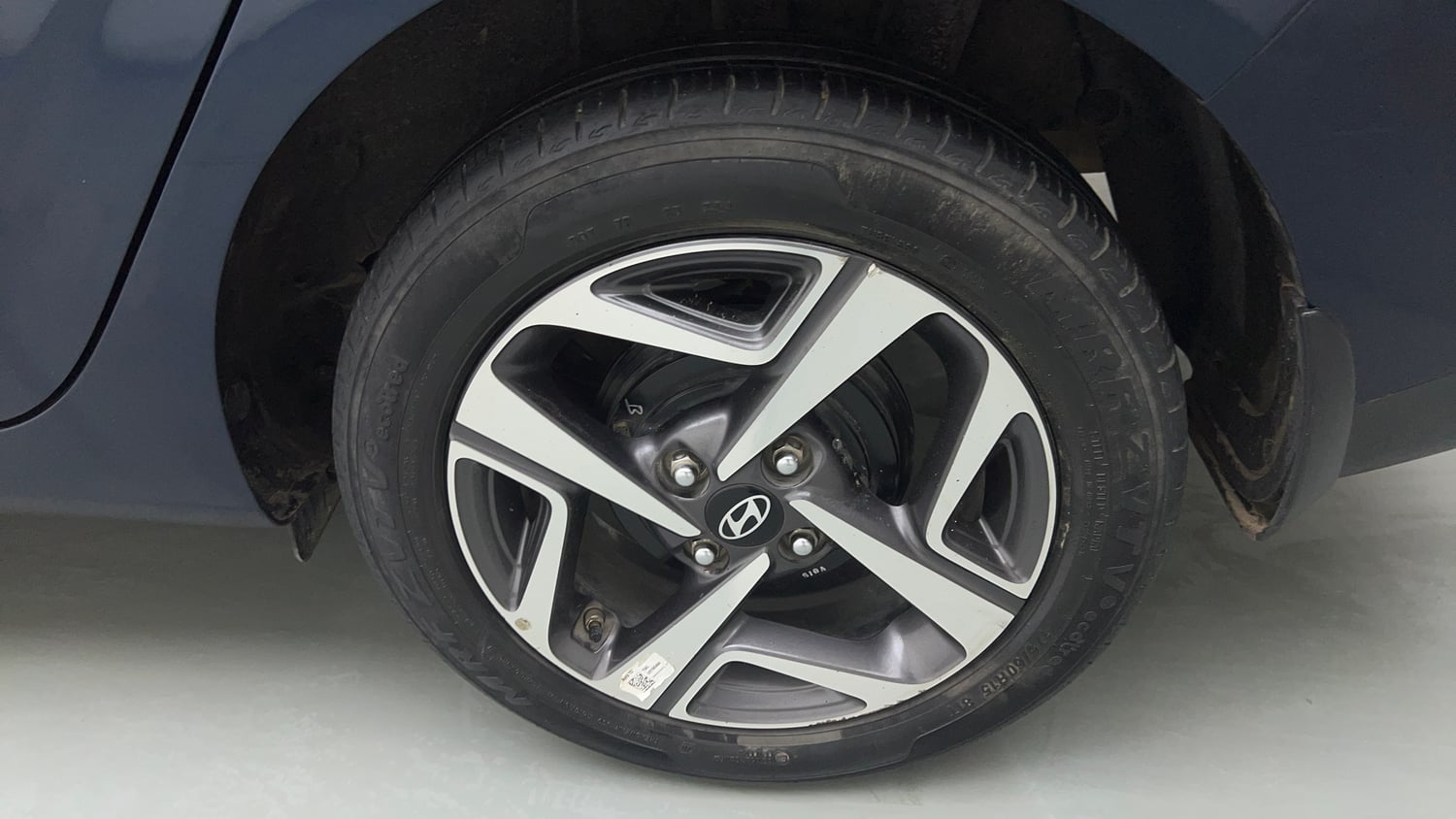 Used 2023 Hyundai Aura SX 1.2 CNG Cng Manual tyres LEFT REAR TYRE RIM VIEW