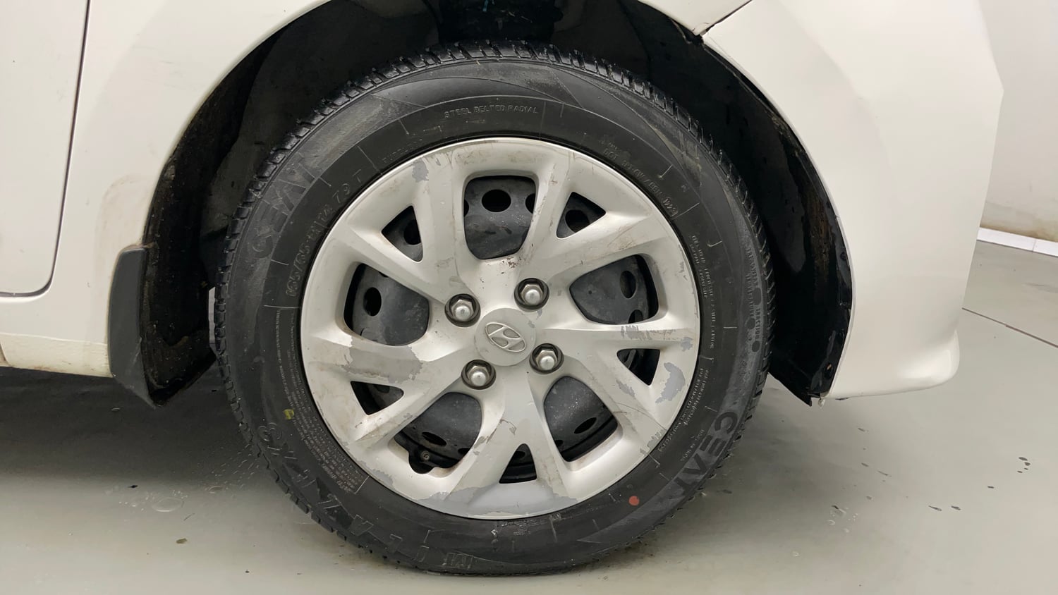 Used 2017 Hyundai Grand i10 Sportz (O) 1.2 Kappa VTVT Petrol Manual tyres RIGHT FRONT TYRE RIM VIEW