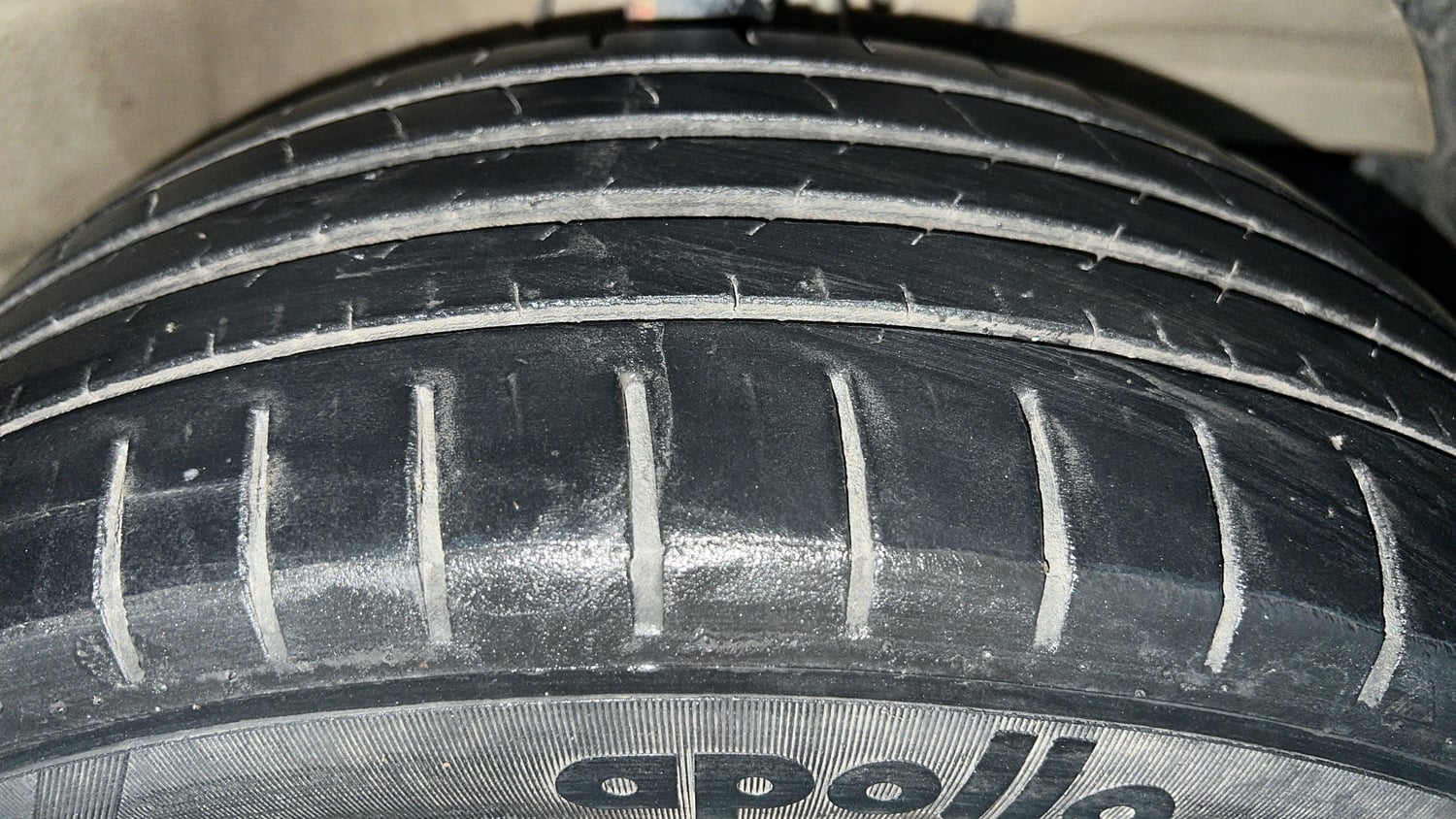 Used 2021 Maruti Suzuki XL6 Zeta MT Petrol Petrol Manual tyres RIGHT FRONT TYRE TREAD VIEW