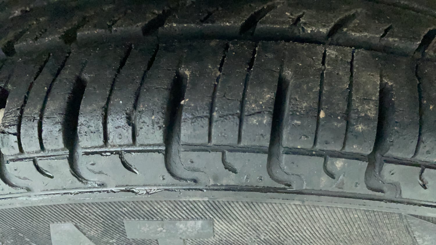 Used 2017 Datsun Redi-GO T (O) Petrol Manual tyres RIGHT FRONT TYRE TREAD VIEW