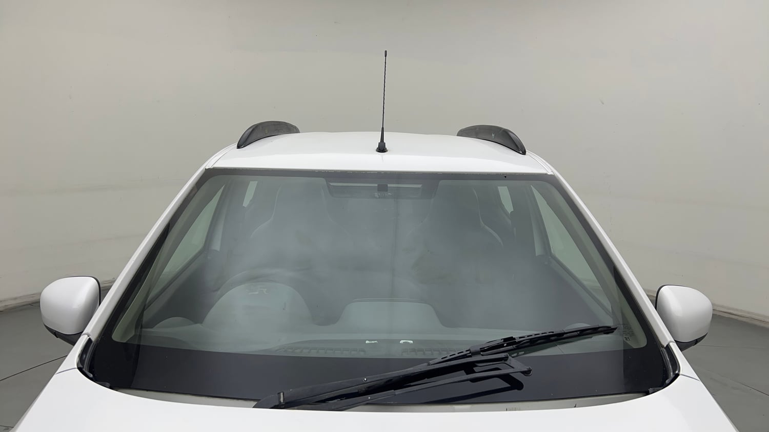Used 2017 Renault Kwid 1.0 RXT Petrol Manual exterior FRONT WINDSHIELD VIEW
