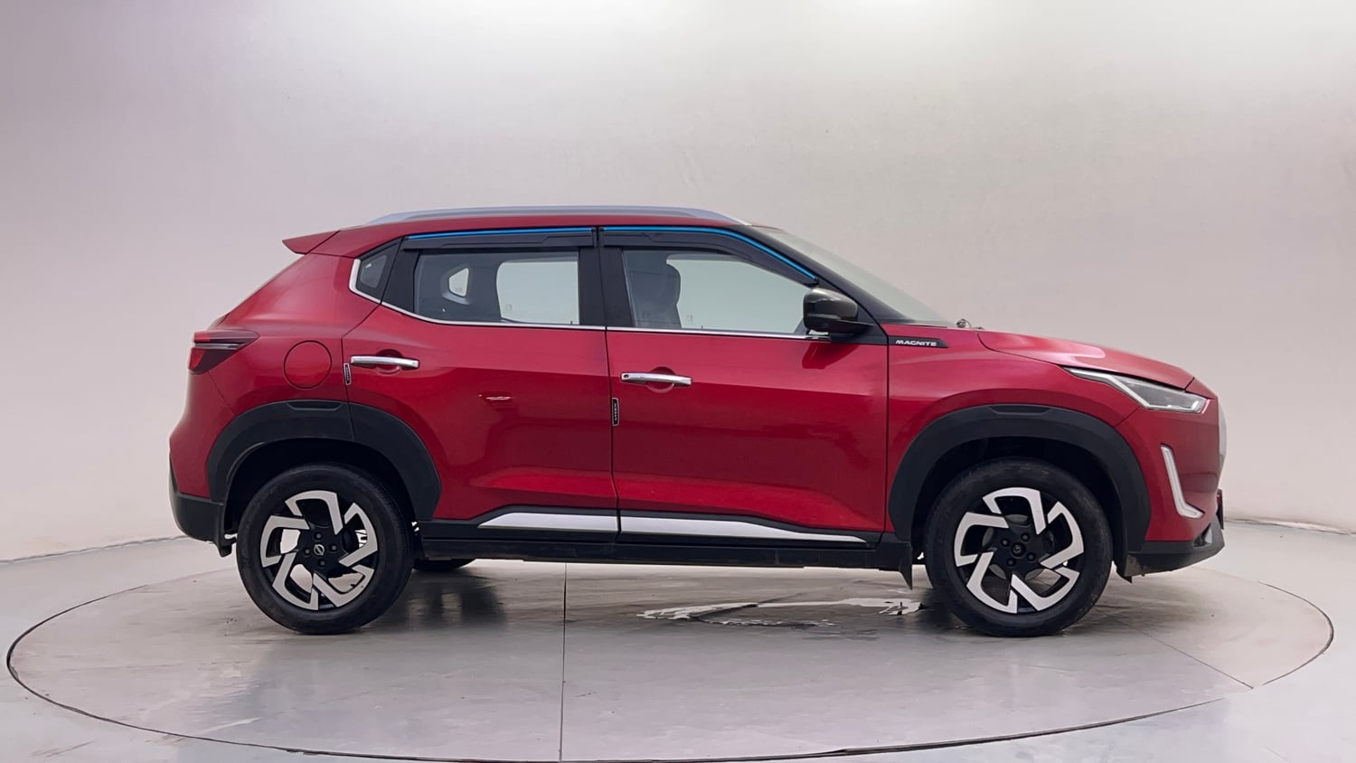 Used 2023 Nissan Magnite XV Premium Turbo CVT Petrol Automatic exterior RIGHT SIDE VIEW