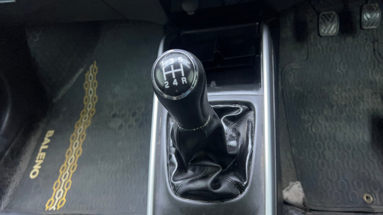 Used 2017 Maruti Suzuki Baleno Zeta 1.3 Diesel Manual interior GEAR  KNOB VIEW