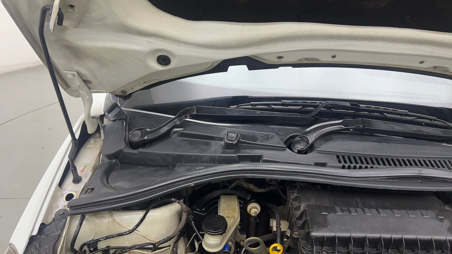 Used 2022 Tata Tigor XZ Plus CNG Cng Manual engine ENGINE RIGHT SIDE HINGE & APRON VIEW