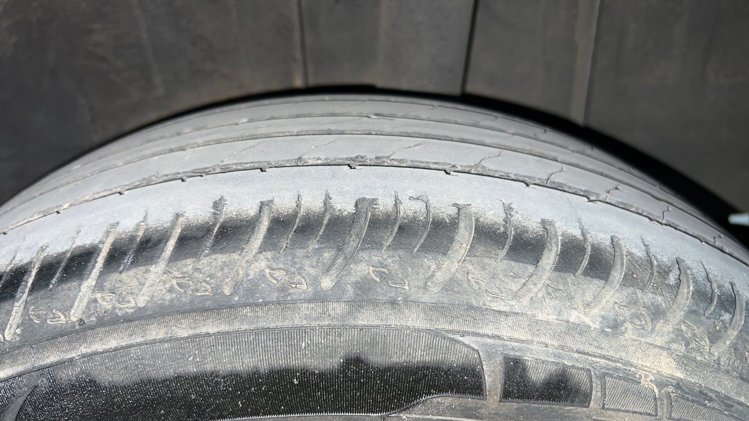 Used 2023 Nissan Magnite XV Premium Turbo Petrol Manual tyres LEFT REAR TYRE TREAD VIEW