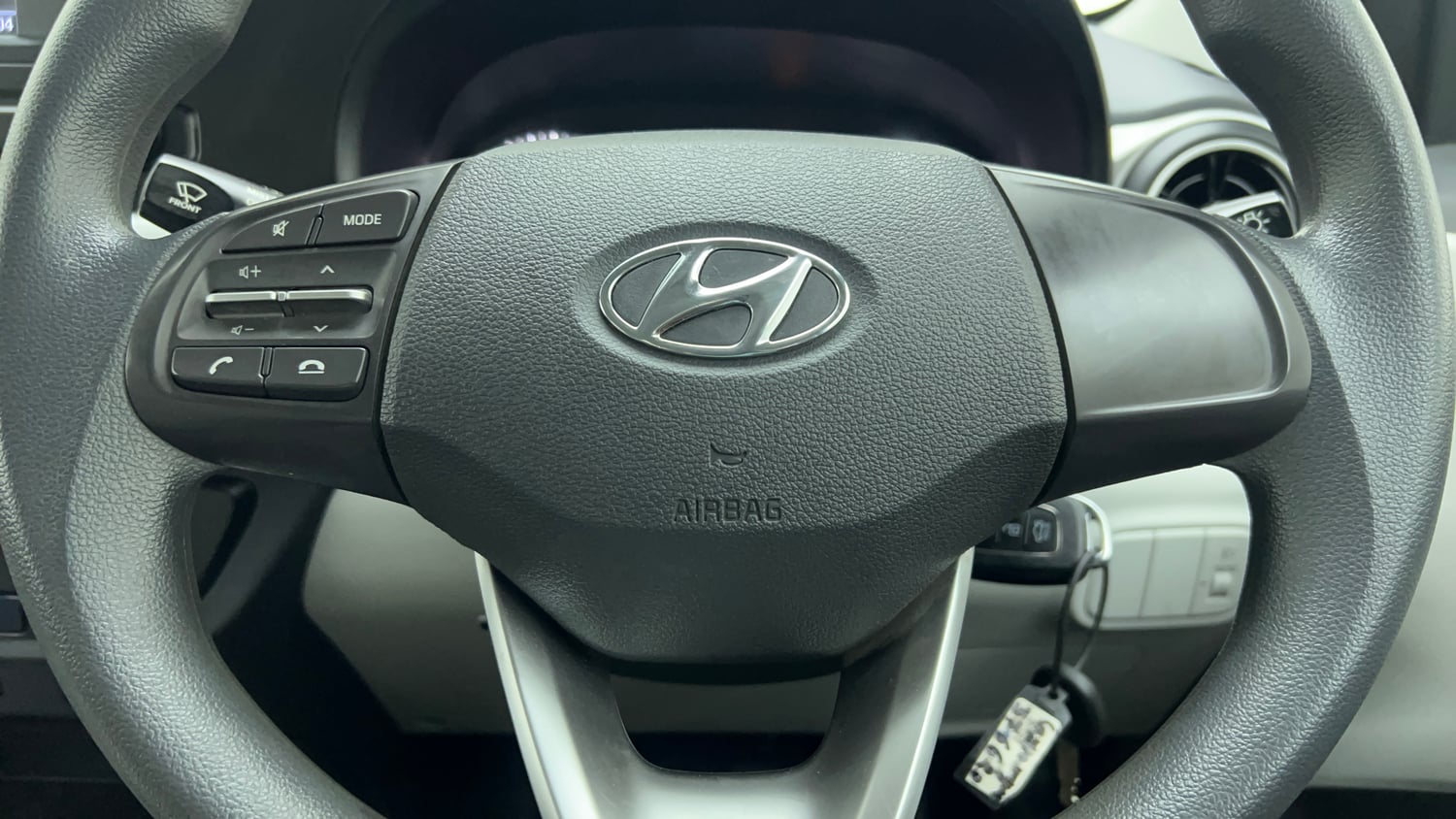 Used 2022 Hyundai Grand i10 Nios Magna 1.2 Kappa VTVT Petrol Manual top_features Steering mounted controls