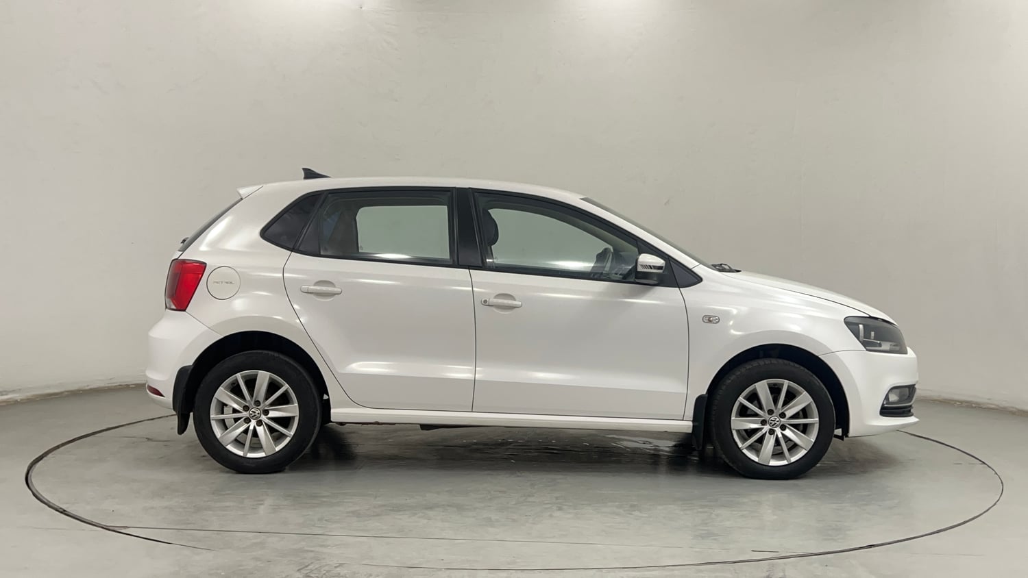 Used 2015 Volkswagen Polo Highline1.2L (P) Petrol Manual exterior RIGHT SIDE VIEW