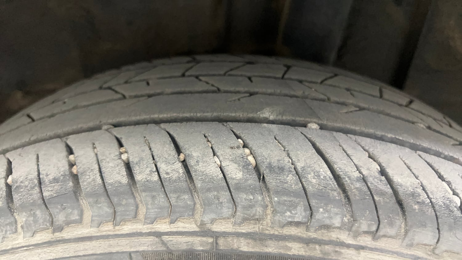 Used 2023 Nissan Magnite XV Petrol Manual tyres LEFT REAR TYRE TREAD VIEW