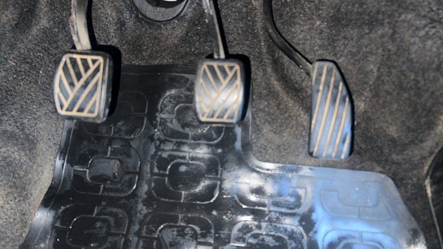 Used 2017 Maruti Suzuki Wagon R VXI+ Petrol Manual interior PEDALS VIEW