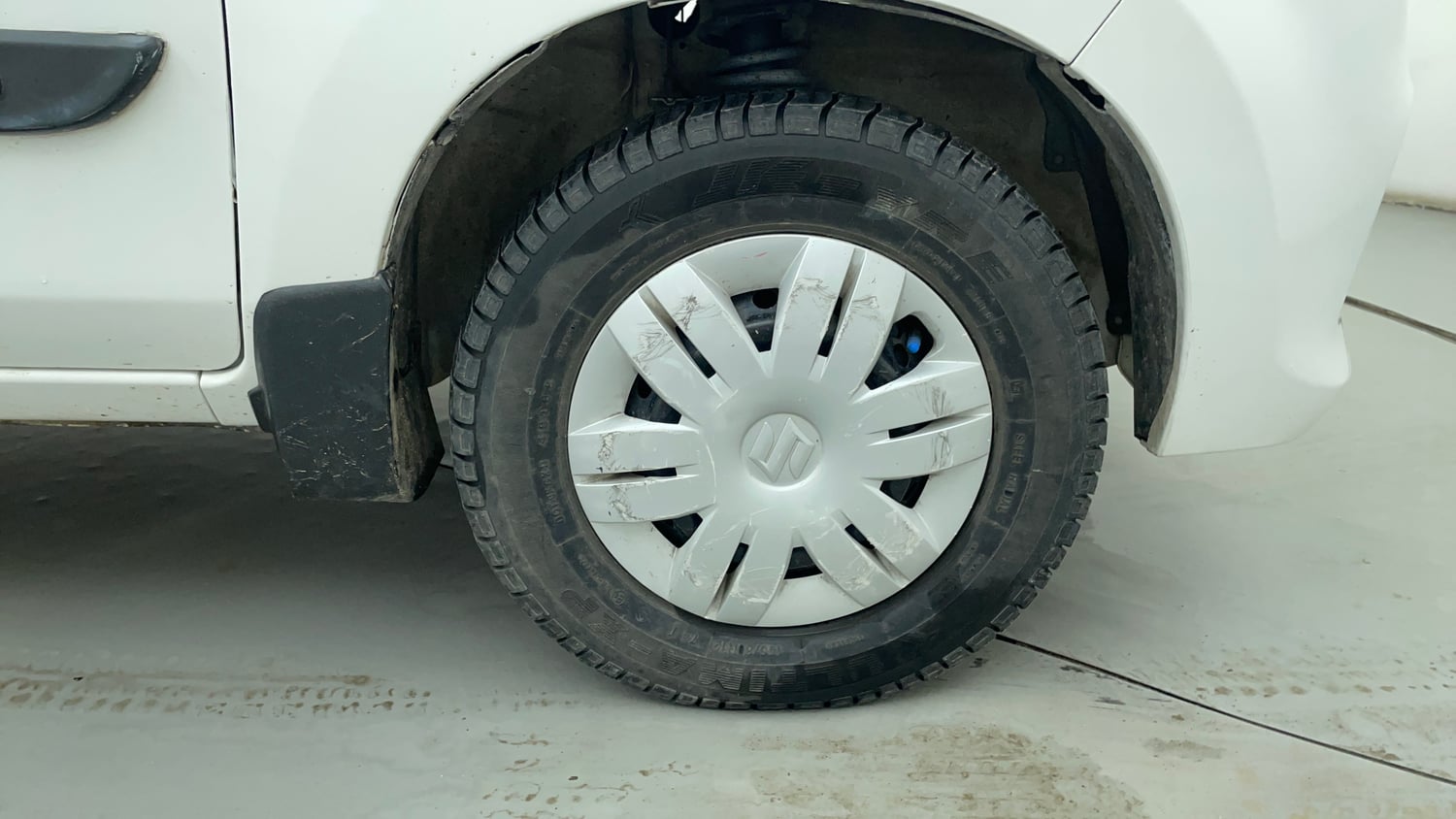 Used 2019 Maruti Suzuki Alto 800 LXi Petrol Manual tyres RIGHT FRONT TYRE RIM VIEW