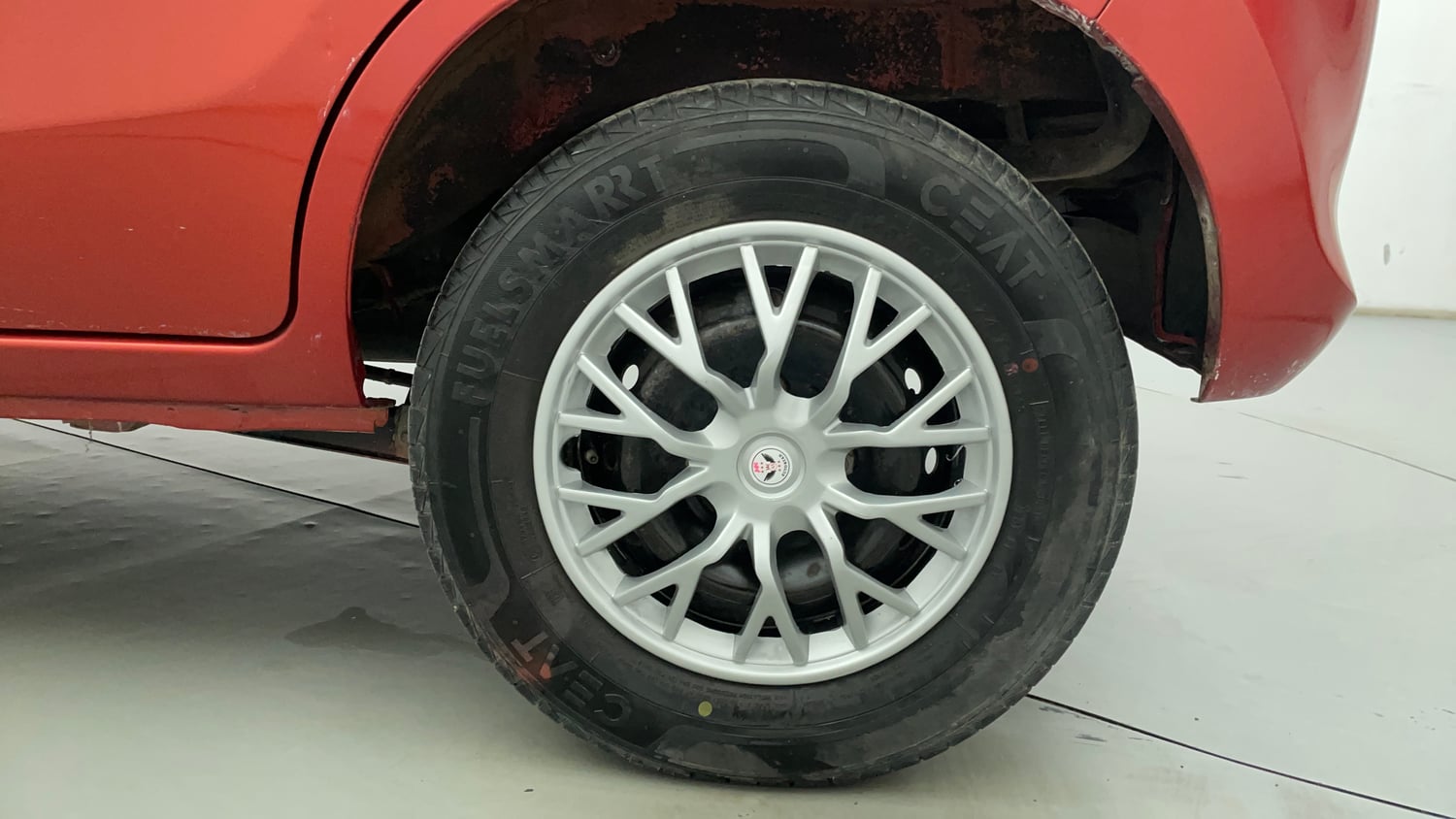 Used 2019 Maruti Suzuki Alto 800 VXi Petrol Manual tyres LEFT REAR TYRE RIM VIEW