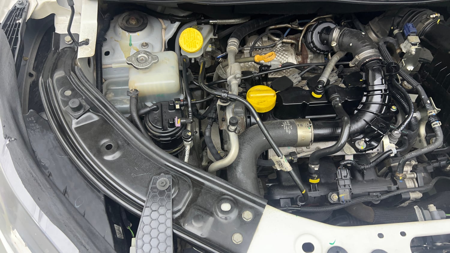 Used 2022 Nissan Magnite XV Turbo Petrol Manual engine ENGINE RIGHT SIDE VIEW