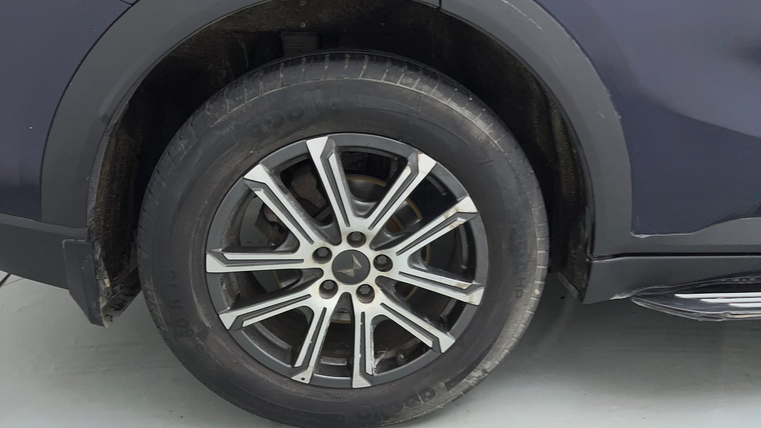 Used 2022 Mahindra XUV700 AX 7 Petrol MT 7 STR Petrol Manual tyres RIGHT REAR TYRE RIM VIEW