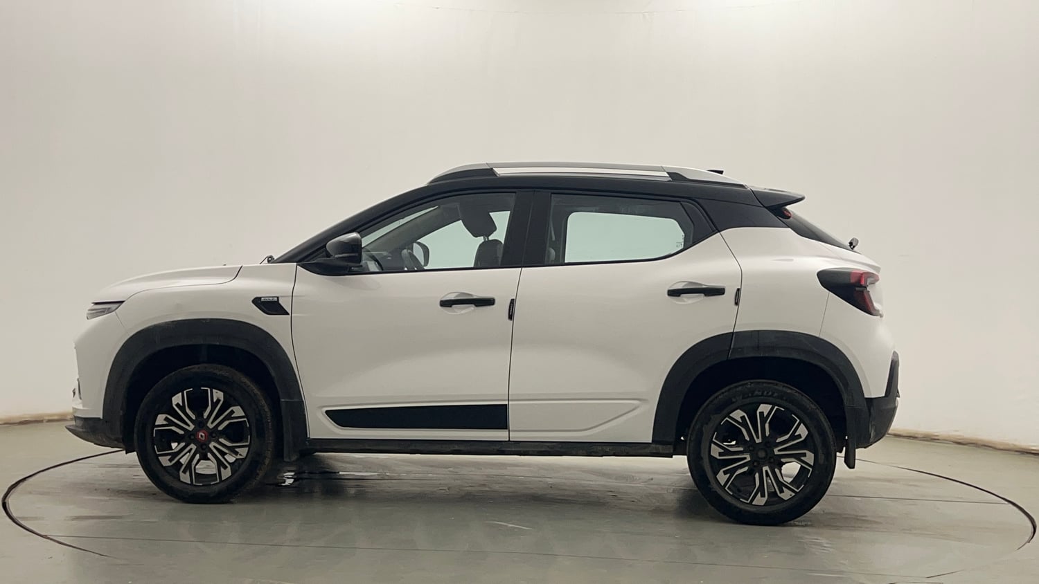 Used 2023 Renault Kiger RXZ AMT Dual Tone Petrol Automatic exterior LEFT SIDE VIEW