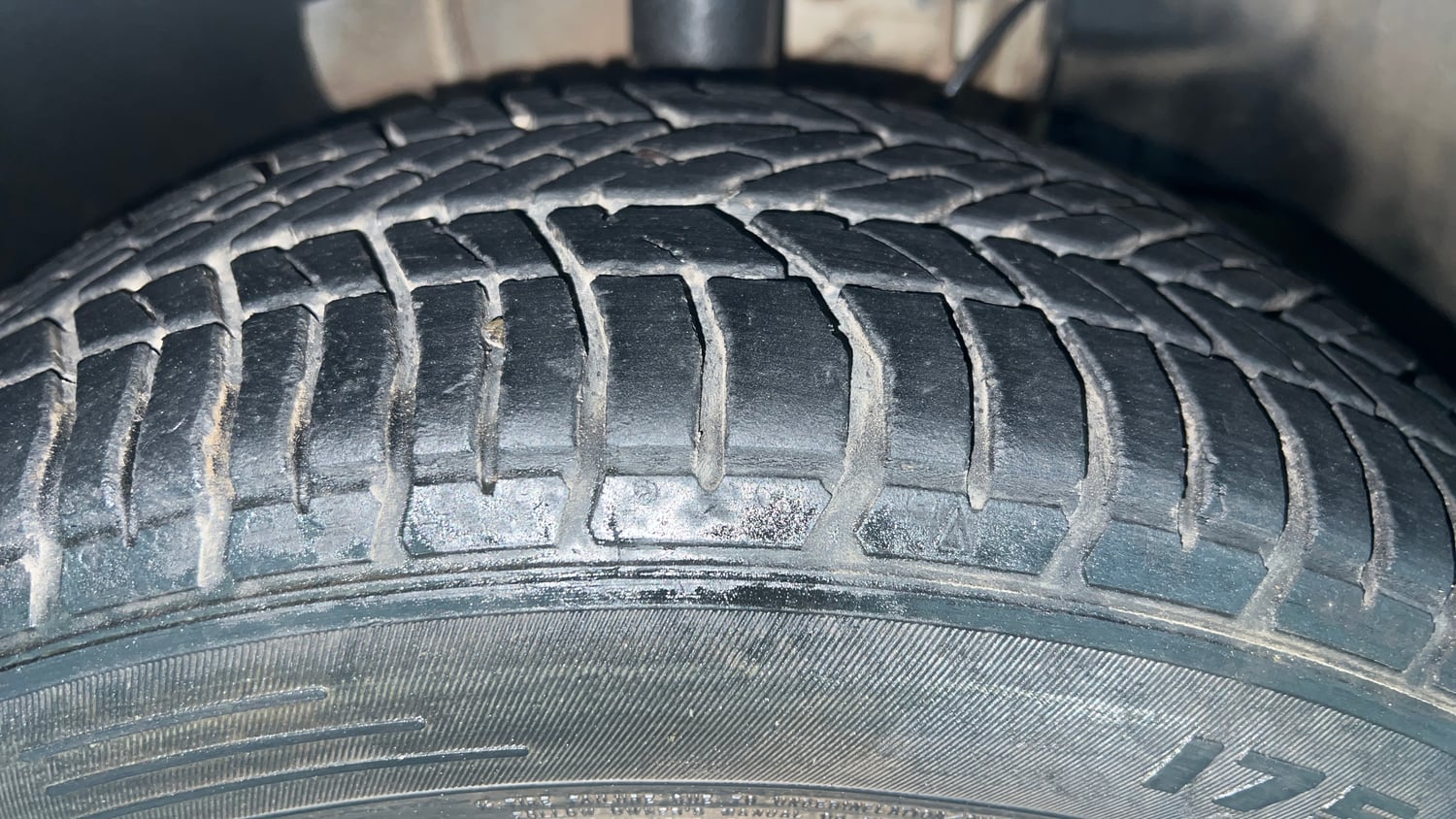 Used 2022 Tata Tigor XZ Plus CNG Cng Manual tyres RIGHT FRONT TYRE TREAD VIEW