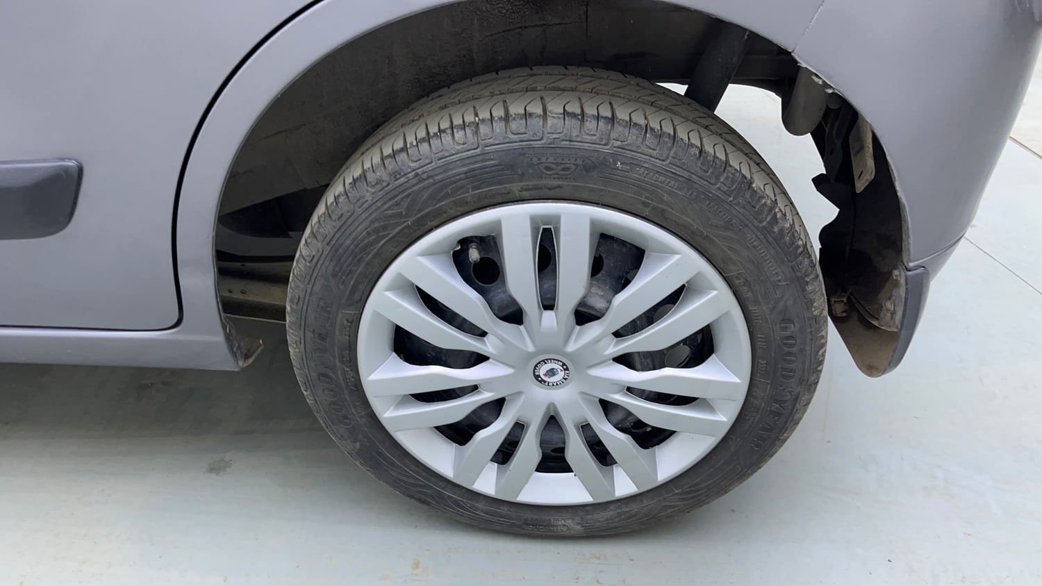 Used 2014 Maruti Suzuki Wagon R VXI Petrol Manual tyres LEFT REAR TYRE RIM VIEW