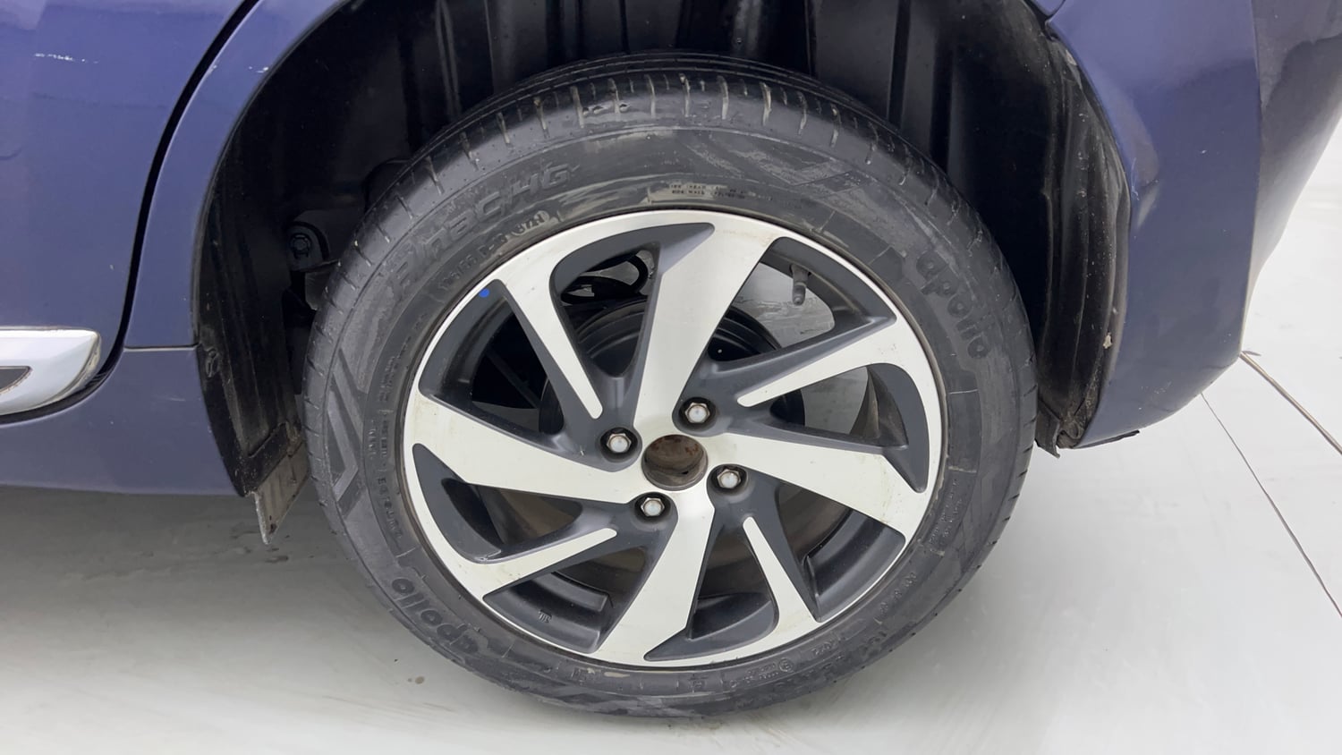 Used 2022 Toyota Glanza V AMT Petrol Automatic tyres LEFT REAR TYRE RIM VIEW