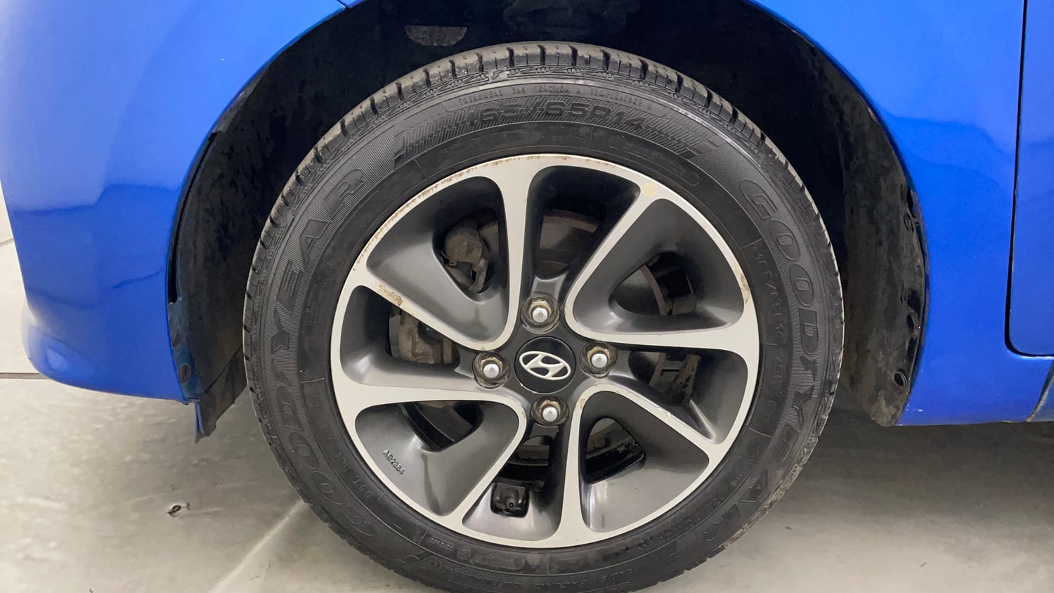 Used 2019 Hyundai Grand i10 Sportz AT 1.2 Kappa VTVT Petrol Automatic tyres LEFT FRONT TYRE RIM VIEW