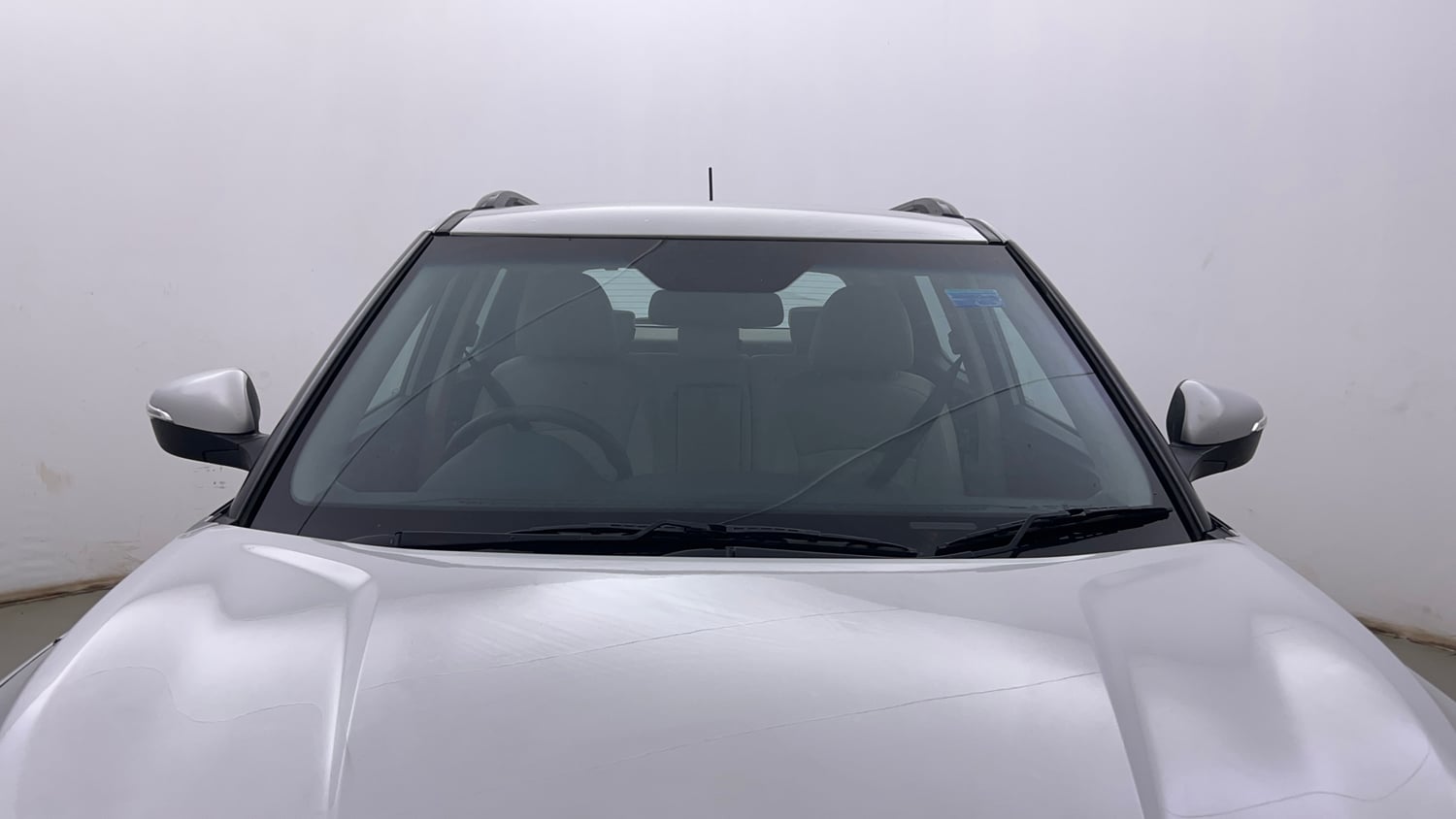 Used 2021 Mahindra XUV 300 W8 (O) 1.2 Petrol Petrol Manual exterior FRONT WINDSHIELD VIEW
