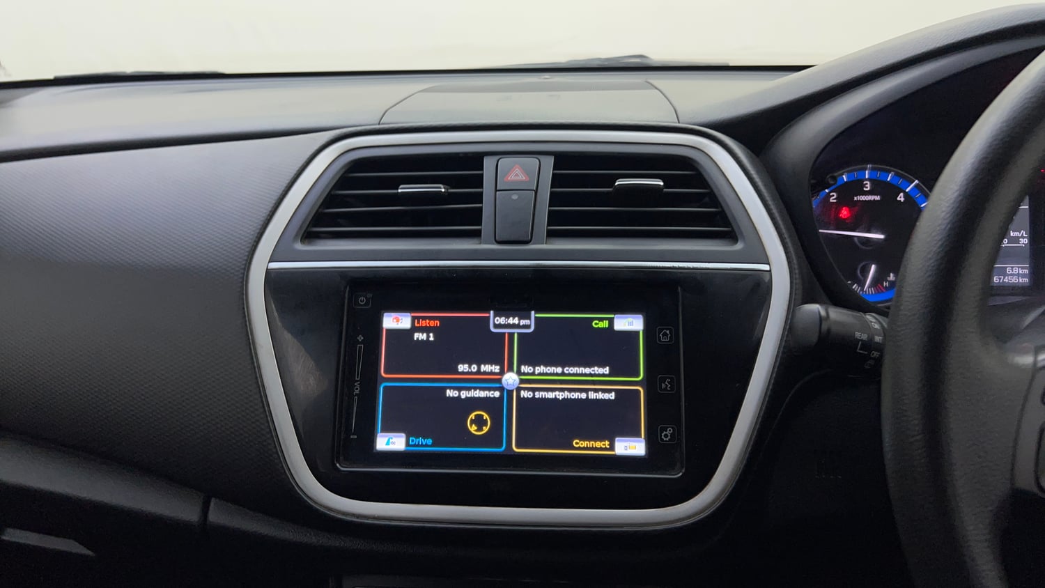 Used 2016 Maruti Suzuki S-Cross Zeta 1.3 Diesel Manual top_features Touch screen infotainment system