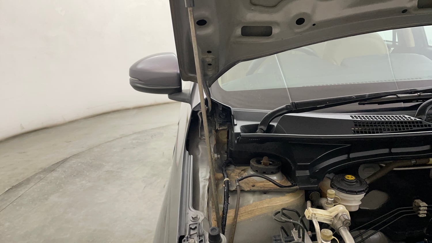 Used 2018 Honda Amaze 1.2 S CVT Petrol Petrol Automatic engine ENGINE RIGHT SIDE HINGE & APRON VIEW
