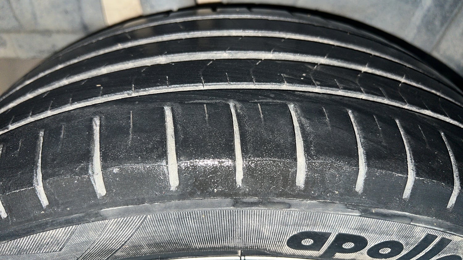 Used 2021 Maruti Suzuki XL6 Zeta MT Petrol Petrol Manual tyres RIGHT REAR TYRE TREAD VIEW