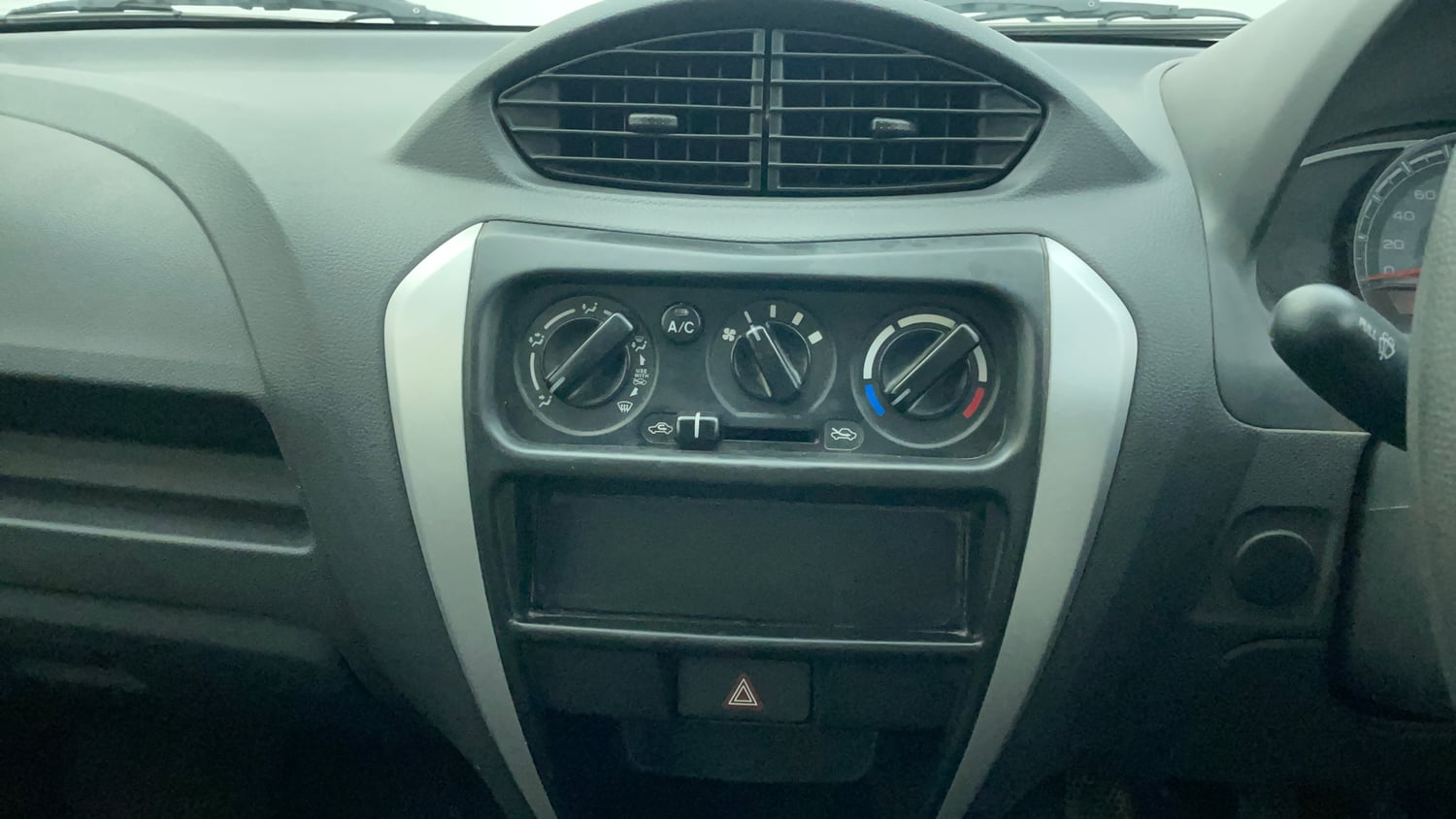 Used 2019 Maruti Suzuki Alto 800 LXi Petrol Manual interior MUSIC SYSTEM & AC CONTROL VIEW