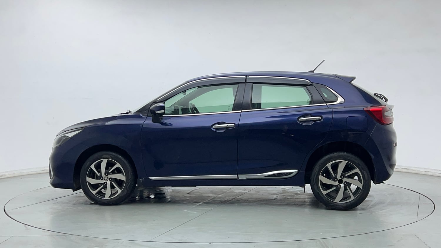Used 2022 Toyota Glanza V AMT Petrol Automatic exterior LEFT SIDE VIEW