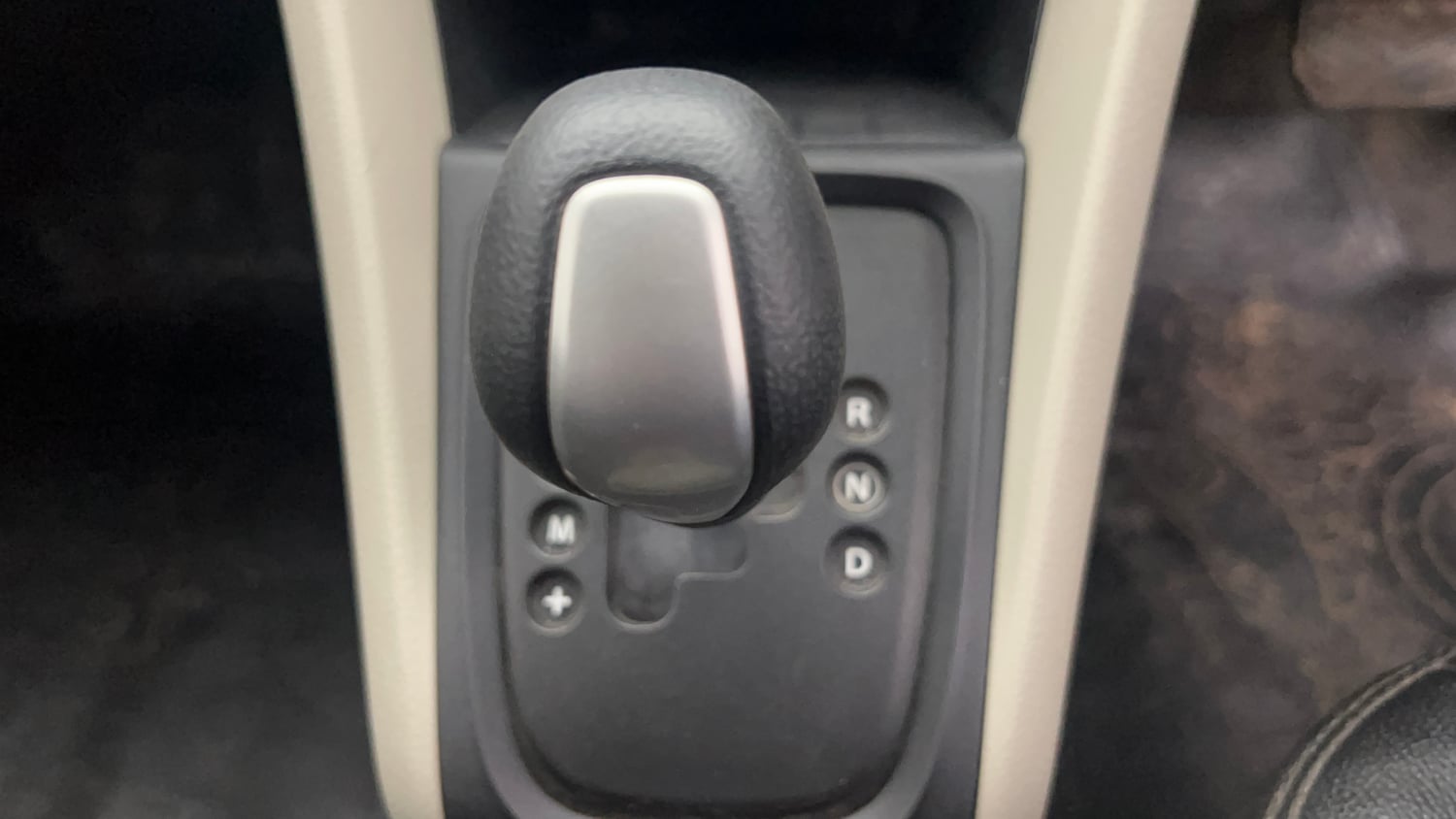 Used 2016 Maruti Suzuki Celerio VXi AMT Petrol Automatic interior GEAR  KNOB VIEW