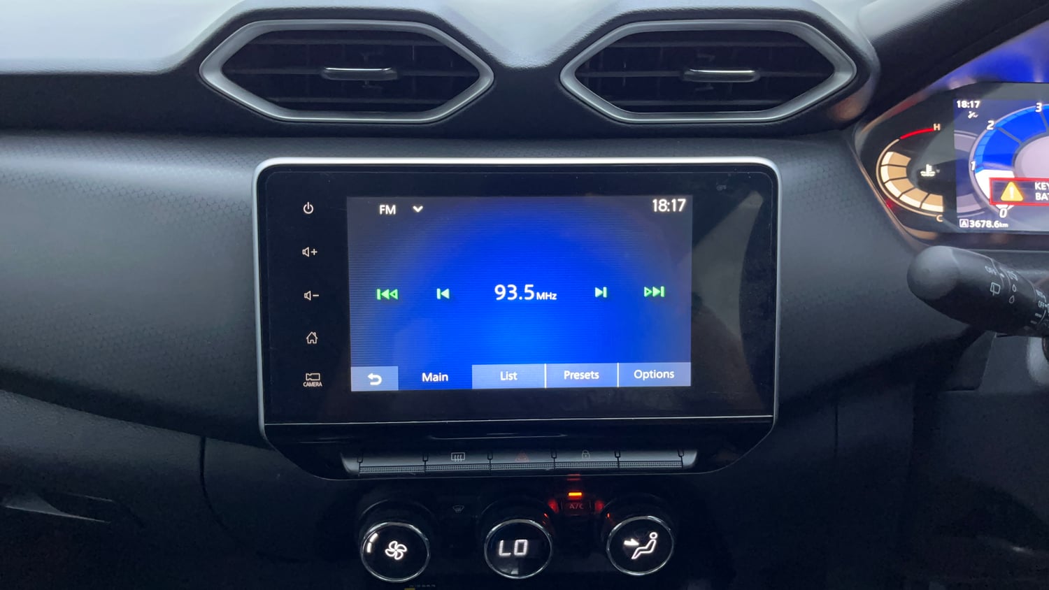 Used 2024 Nissan Magnite XV Premium (O)Turbo CVT Petrol Automatic interior MUSIC SYSTEM & AC CONTROL VIEW