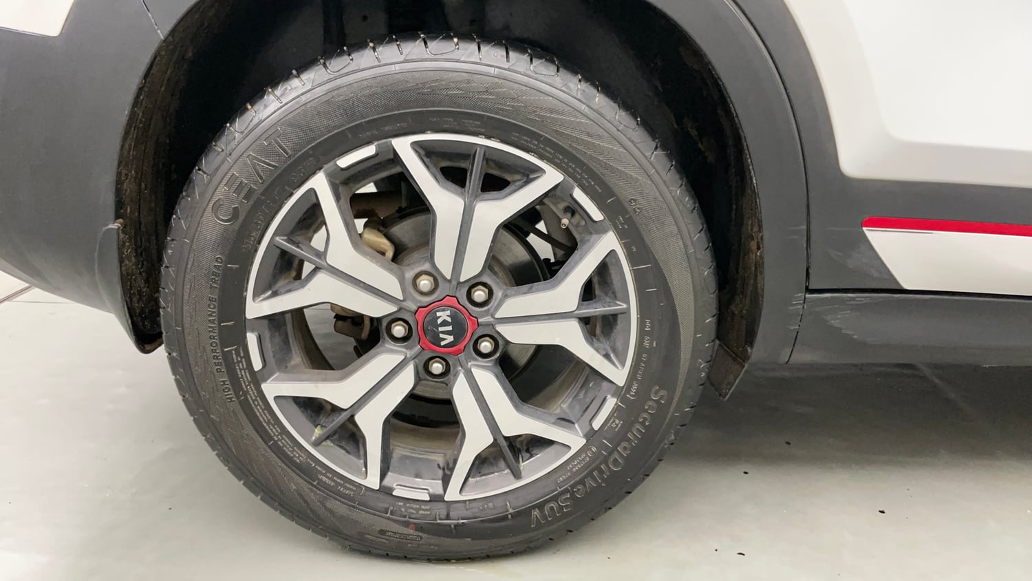 Used 2019 Kia Seltos GTX Plus 1.4 Petrol Manual tyres RIGHT REAR TYRE RIM VIEW