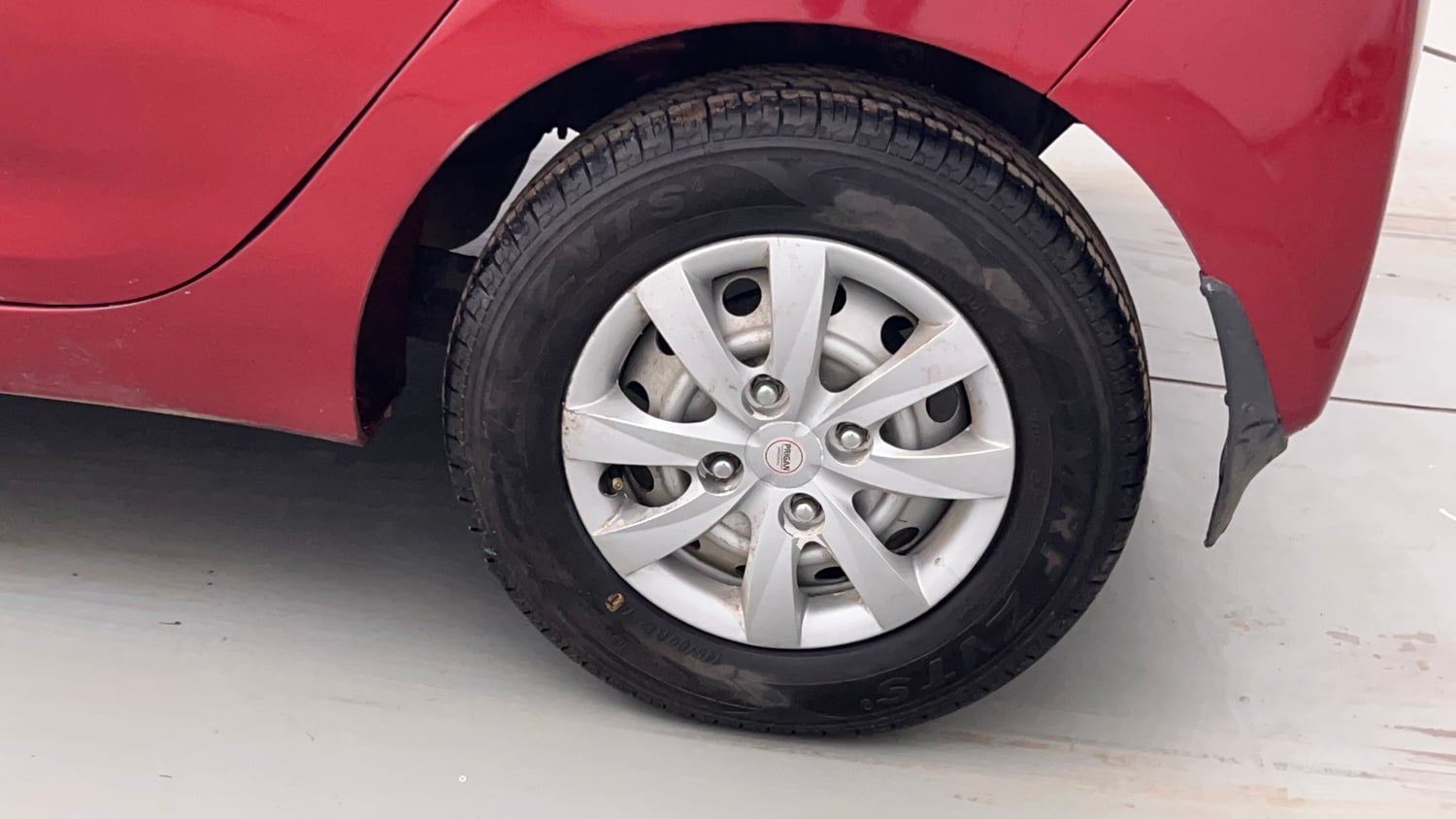 Used 2013 Hyundai Eon D-Lite + Petrol Manual tyres LEFT REAR TYRE RIM VIEW