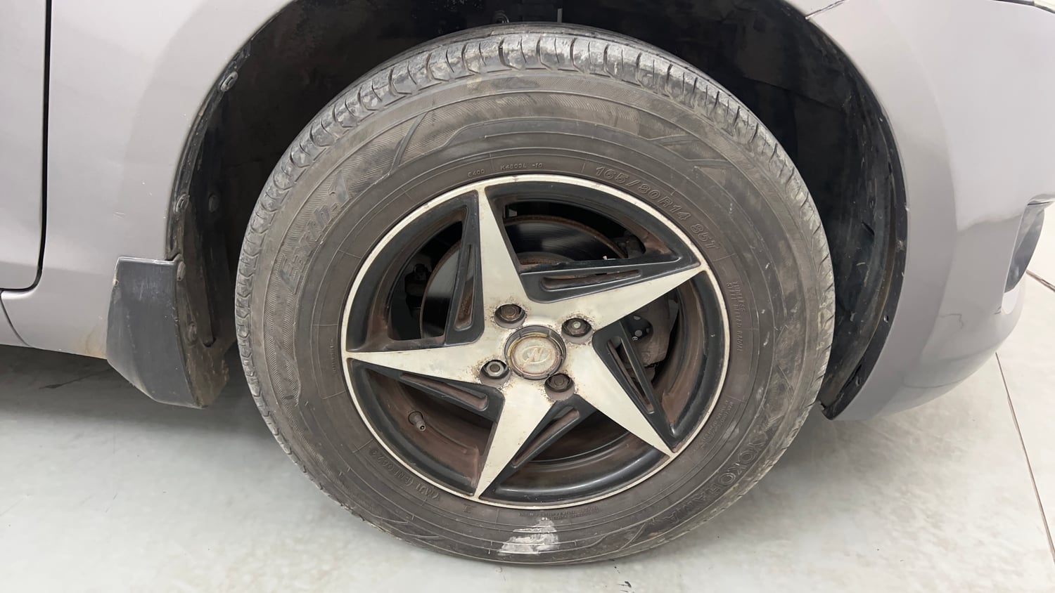 Used 2012 Maruti Suzuki Swift VXi Petrol Manual tyres RIGHT FRONT TYRE RIM VIEW