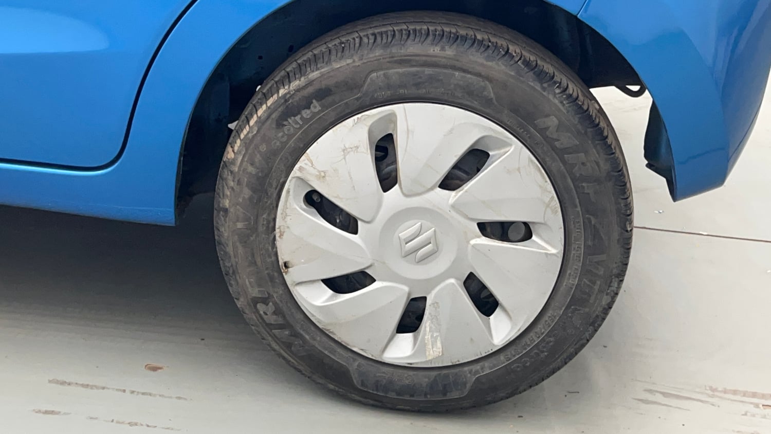 Used 2016 Maruti Suzuki Celerio VXi AMT Petrol Automatic tyres LEFT REAR TYRE RIM VIEW