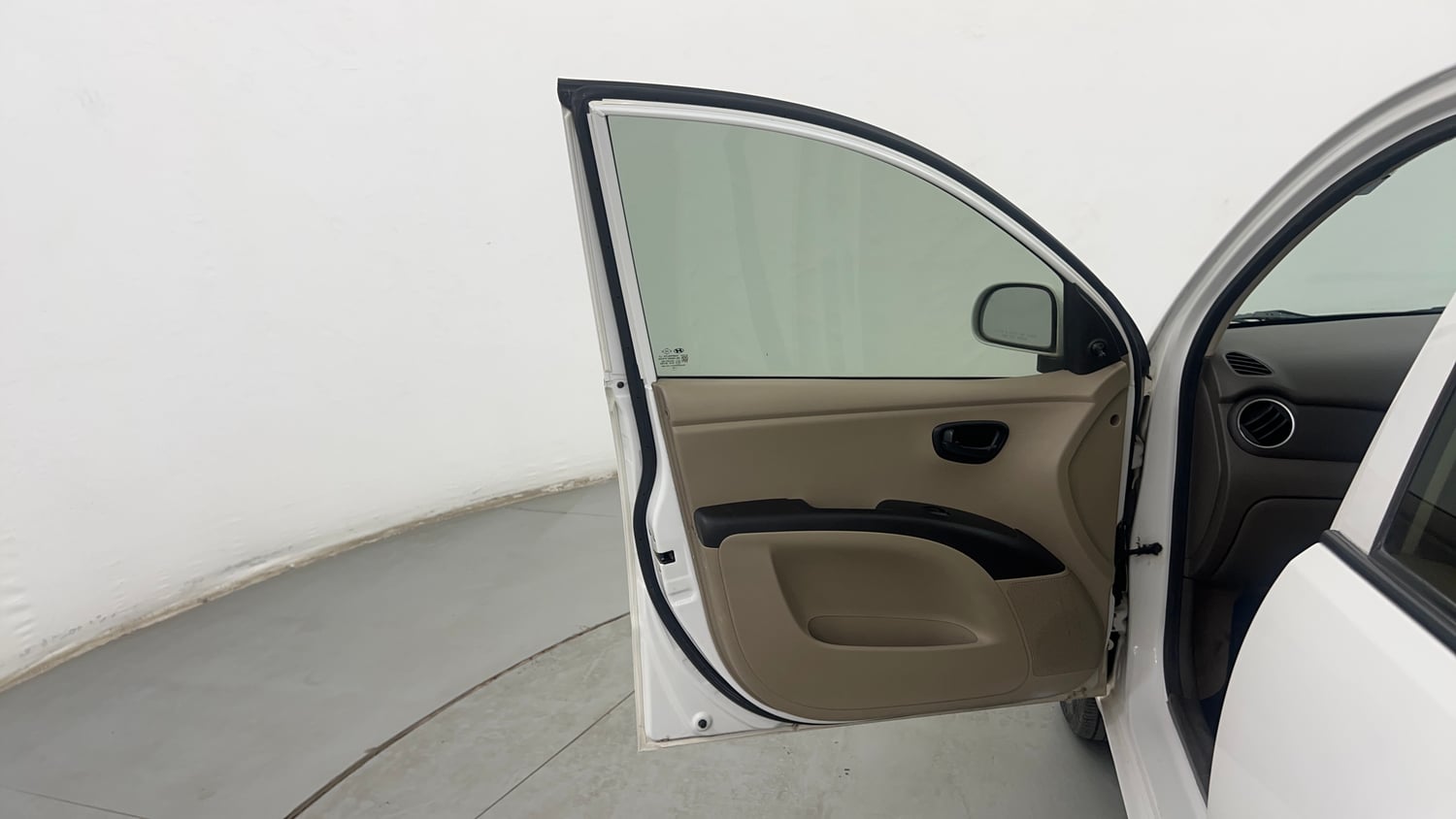Used 2015 Hyundai i10 Magna 1.1 iRDE2 Petrol Manual interior LEFT FRONT DOOR OPEN VIEW
