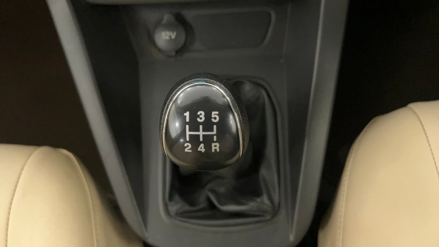 Used 2016 Ford Figo Aspire Titanium 1.2 Ti-VCT Petrol Manual interior GEAR  KNOB VIEW