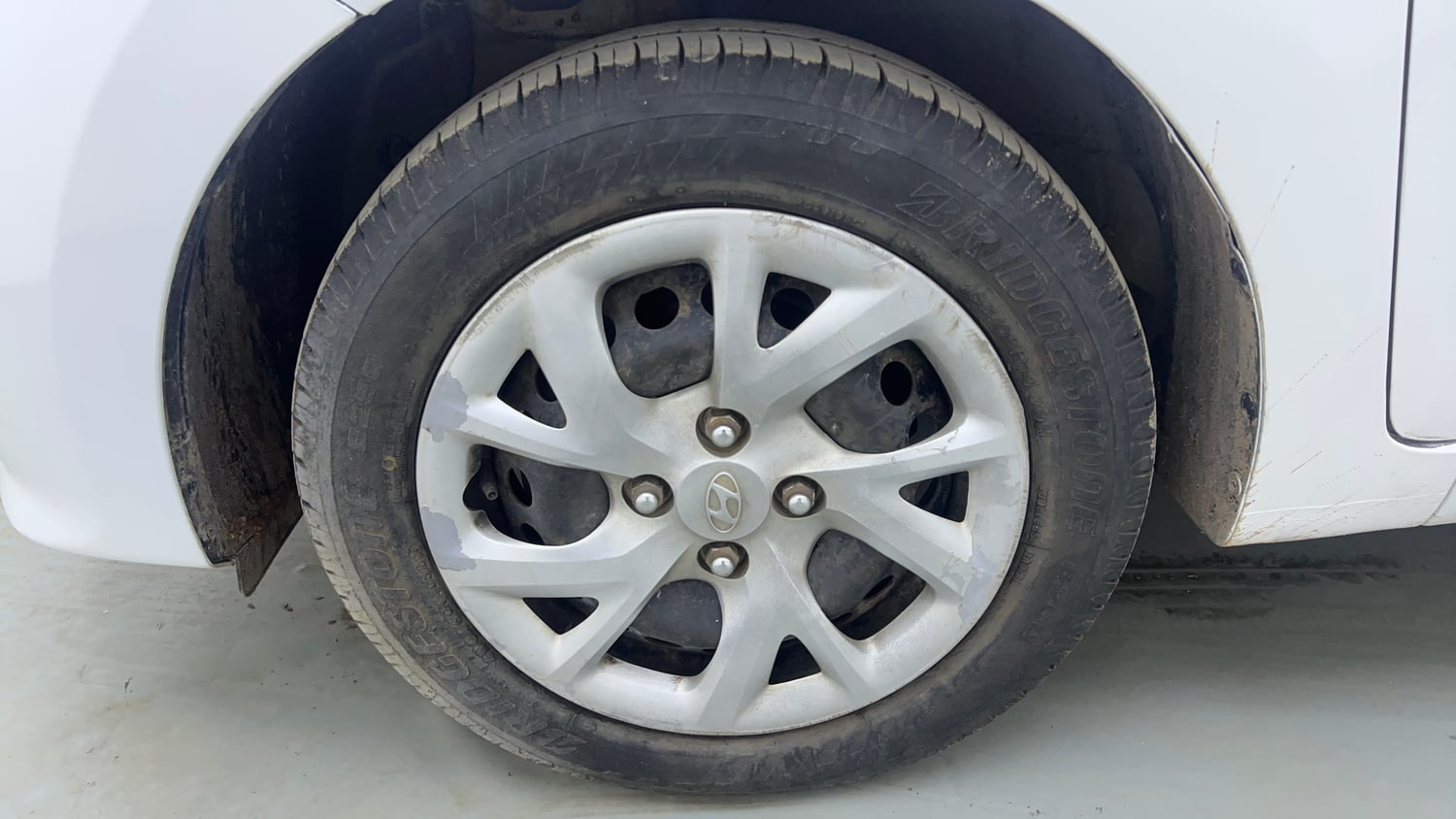 Used 2017 Hyundai Grand i10 Sportz (O) 1.2 Kappa VTVT Petrol Manual tyres LEFT FRONT TYRE RIM VIEW