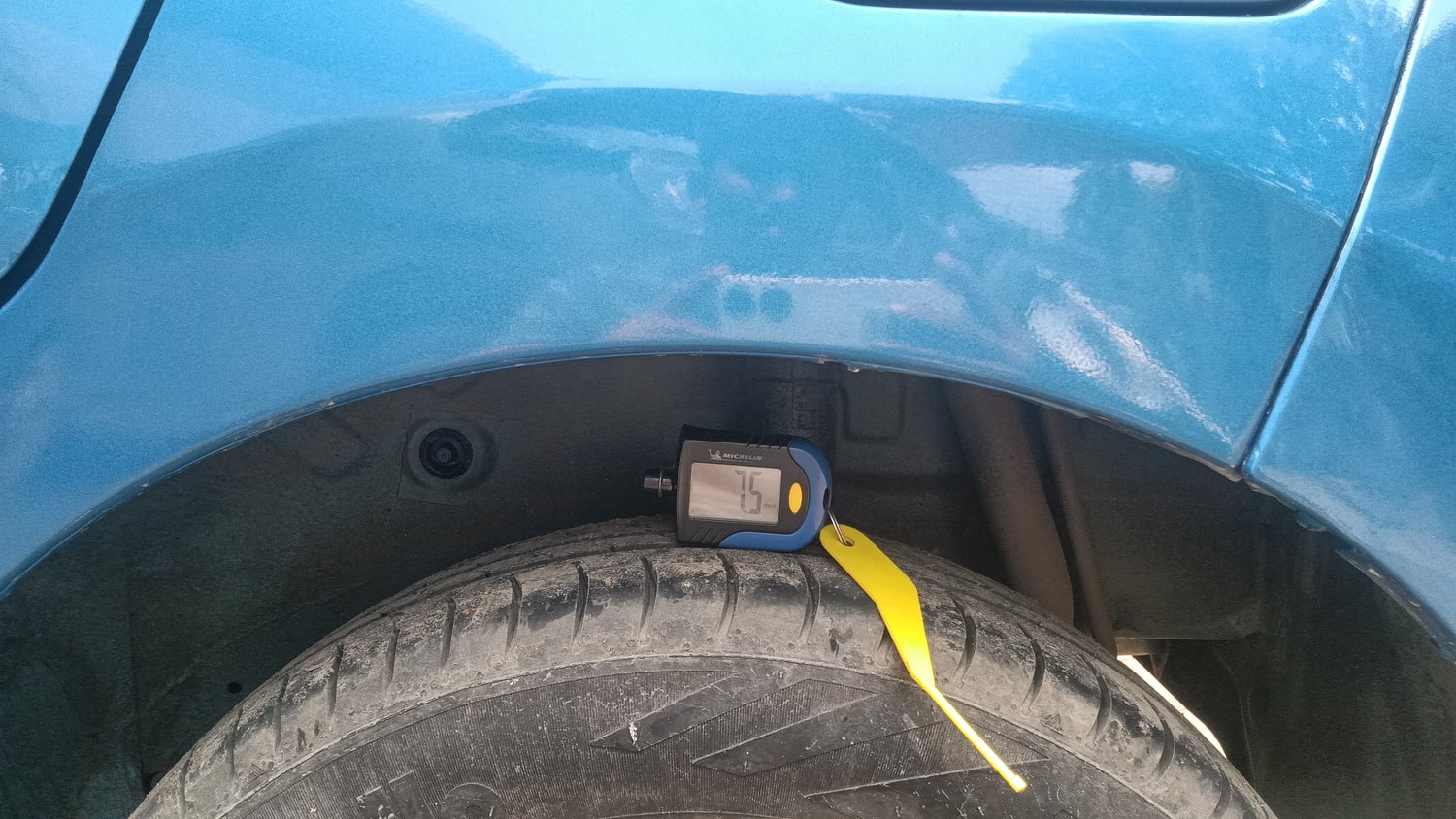 Used 2015 Maruti Suzuki Celerio ZXi Petrol Manual tyres LEFT REAR TYRE TREAD VIEW