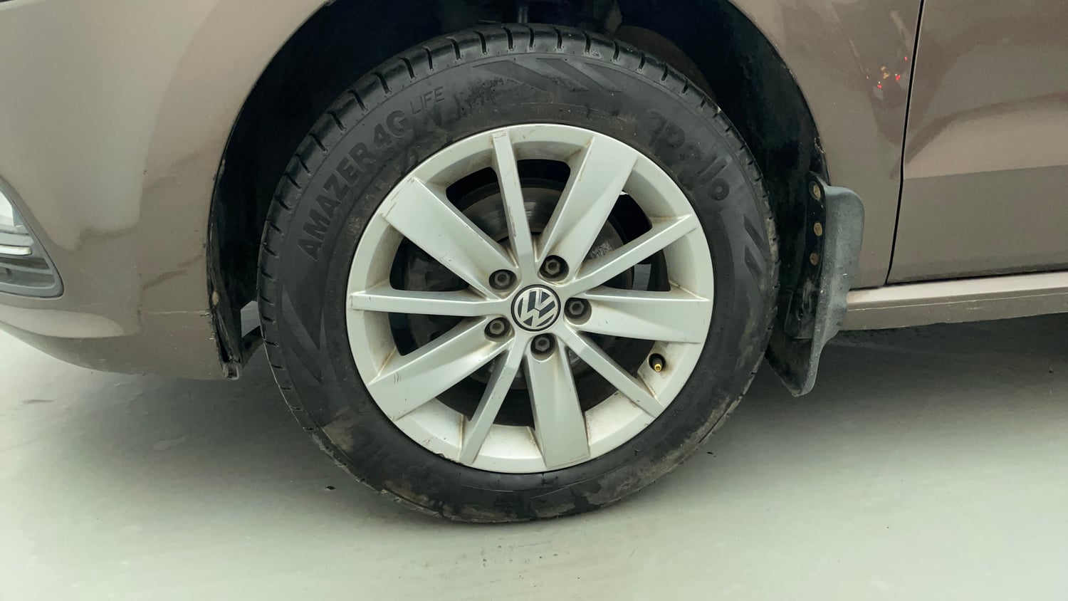 Used 2016 Volkswagen Polo Highline1.5L (D) Diesel Manual tyres LEFT FRONT TYRE RIM VIEW