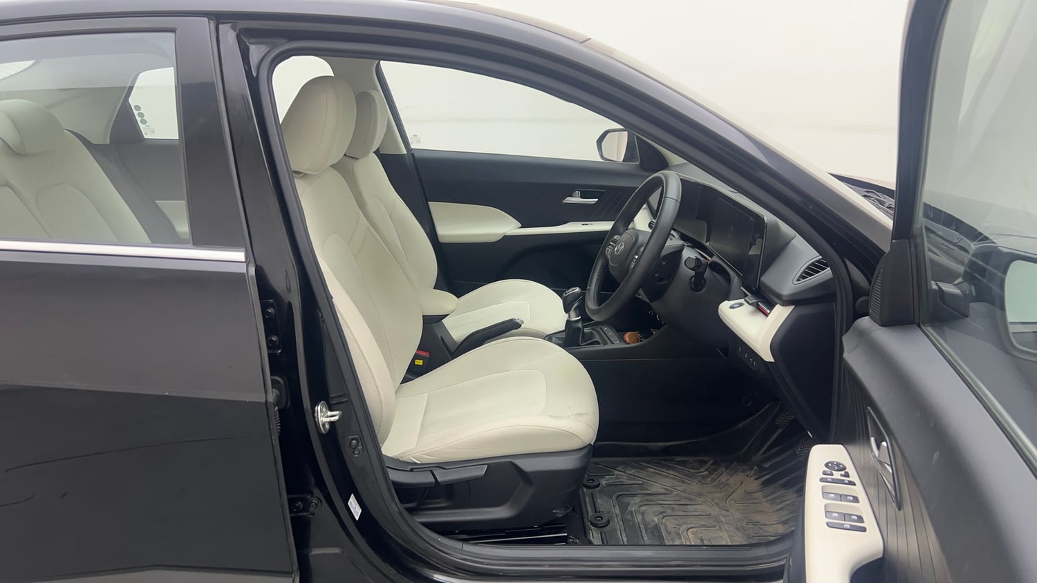 Used 2024 Hyundai Verna SX 1.5 Petrol MT Petrol Manual interior RIGHT SIDE FRONT DOOR CABIN VIEW