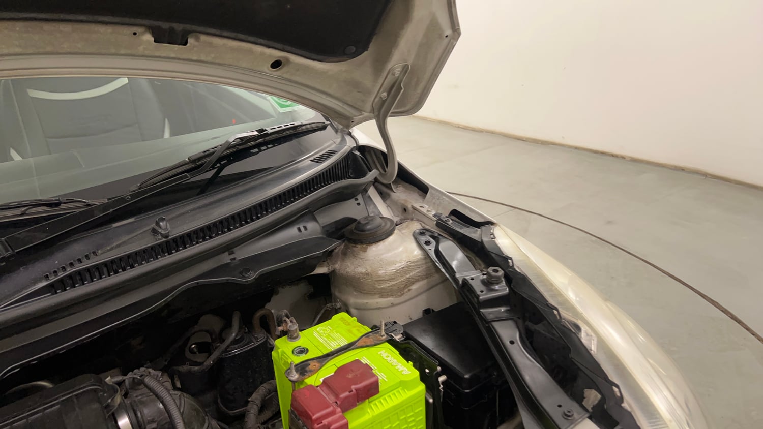 Used 2014 Maruti Suzuki Swift VXi Petrol Manual engine ENGINE LEFT SIDE HINGE & APRON VIEW