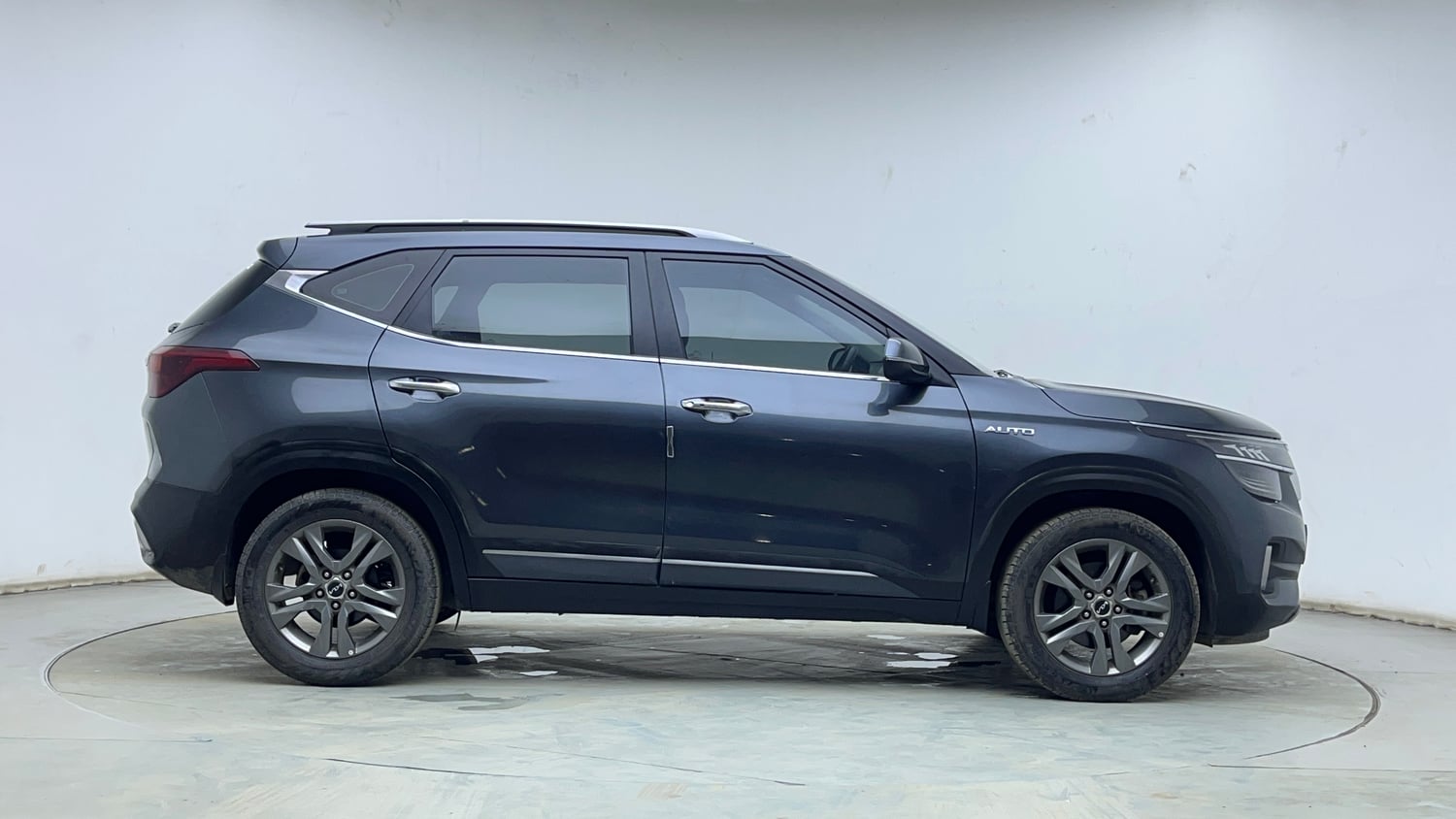 Used 2023 Kia Seltos HTX 1.5 Diesel AT Diesel Automatic exterior RIGHT SIDE VIEW