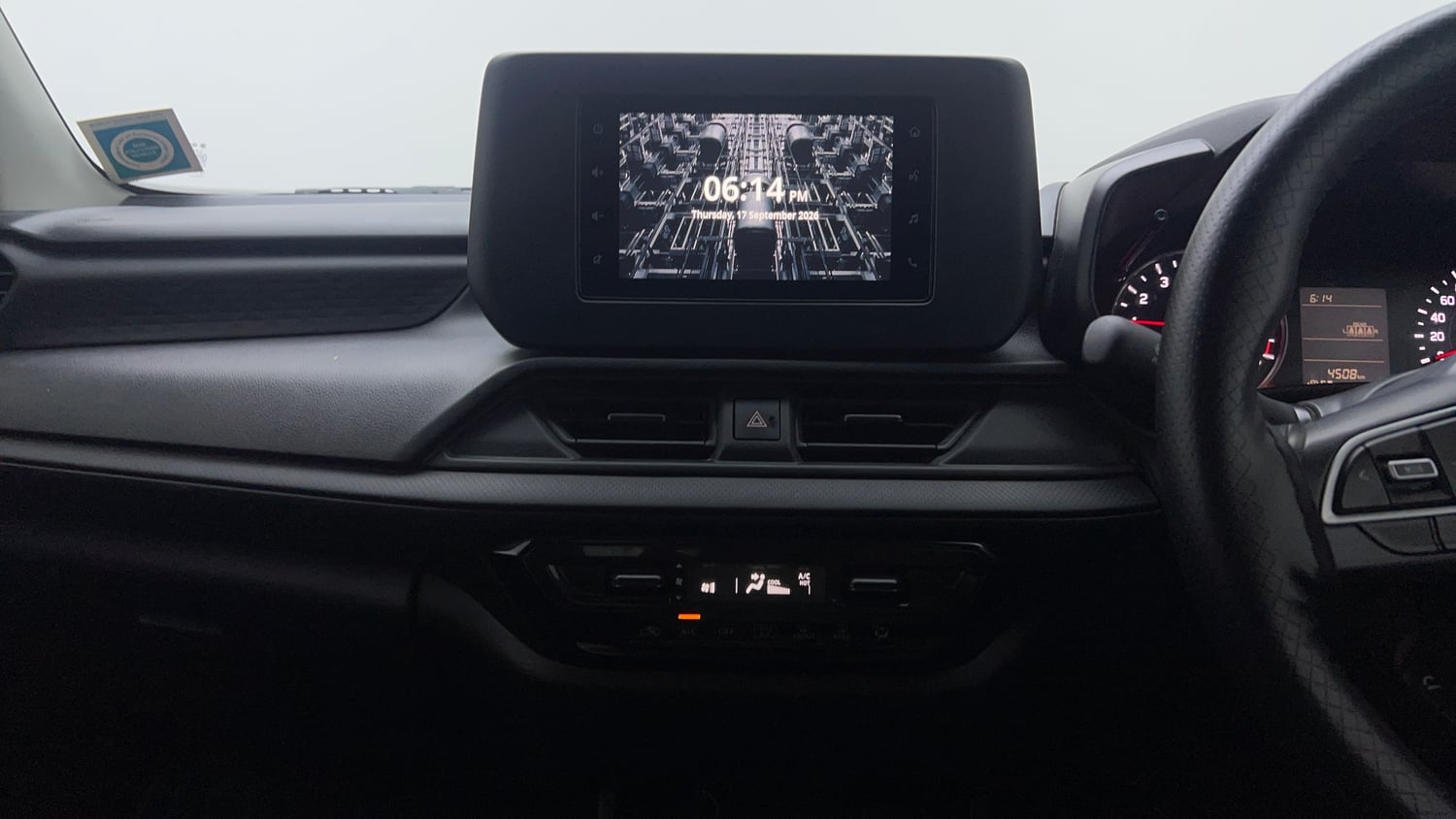 Used 2025 Maruti Suzuki Swift VXi Petrol Manual top_features Touch screen infotainment system