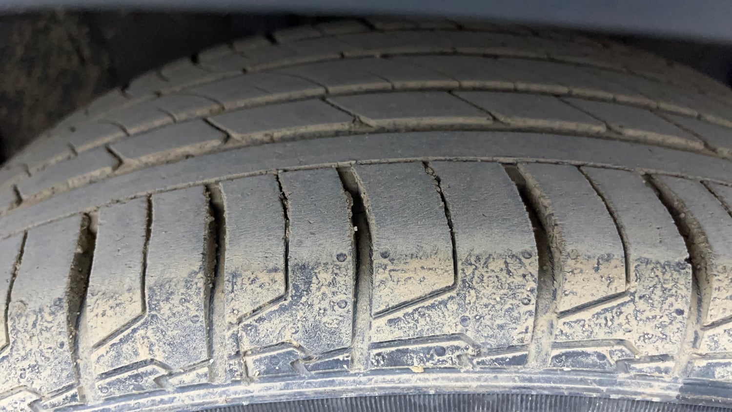 Used 2024 Kia Seltos HTX 1.5 Petrol MT Petrol Manual tyres RIGHT FRONT TYRE TREAD VIEW